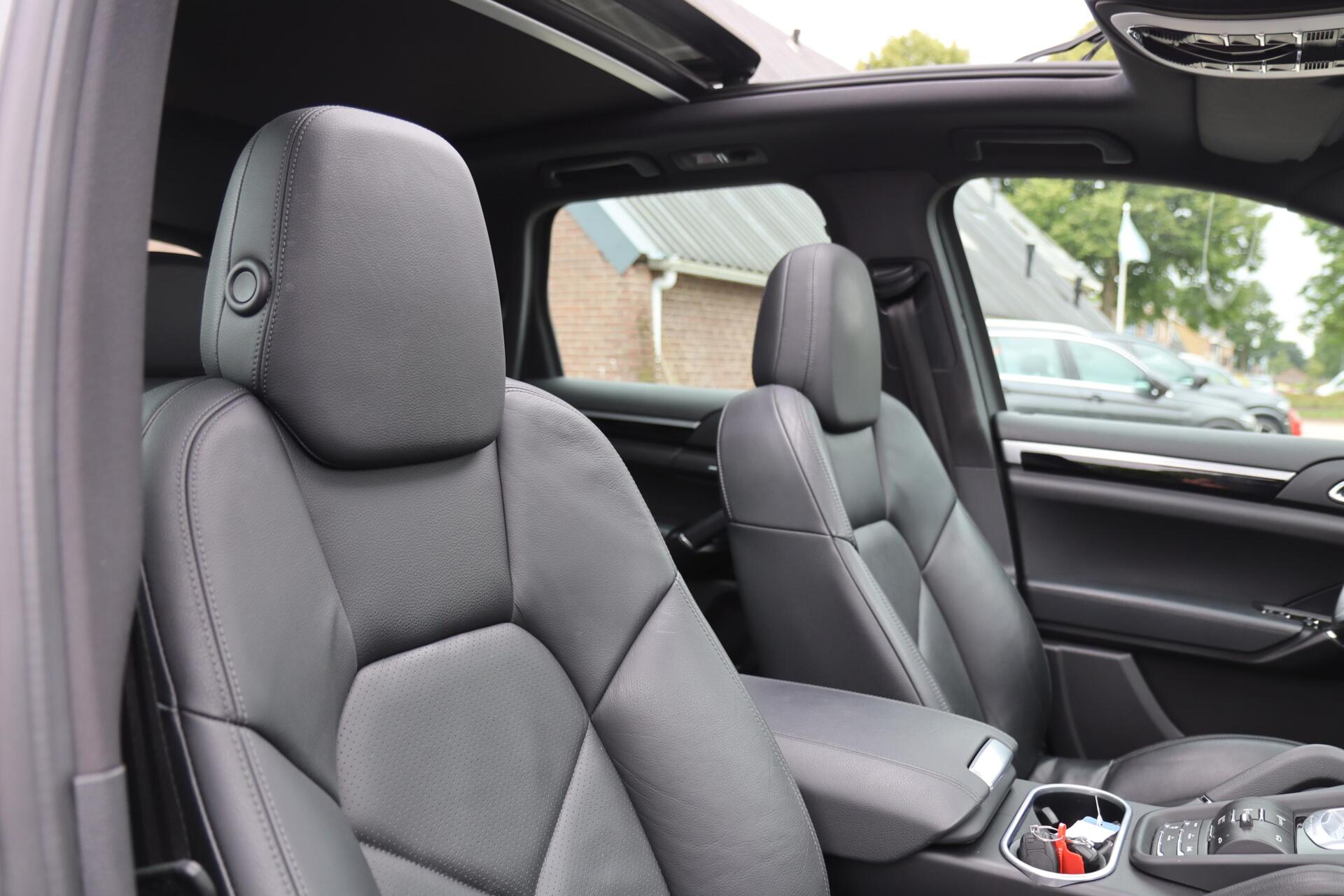 Foto van Porsche Cayenne S E-hybrid