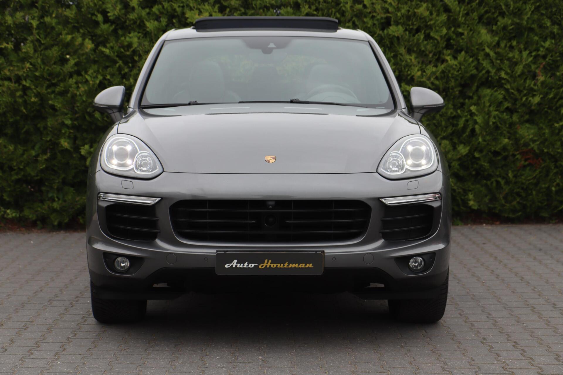 Foto van Porsche Cayenne S E-hybrid