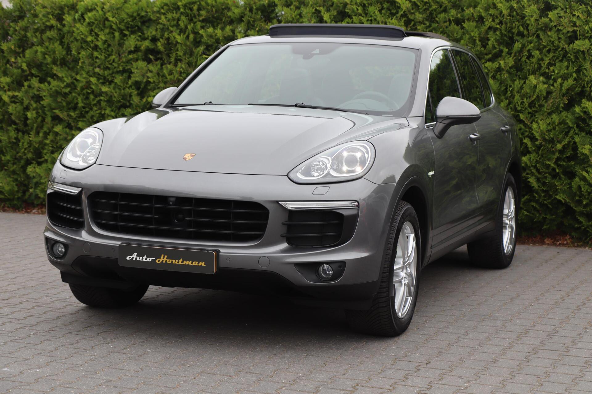 Foto van Porsche Cayenne S E-hybrid