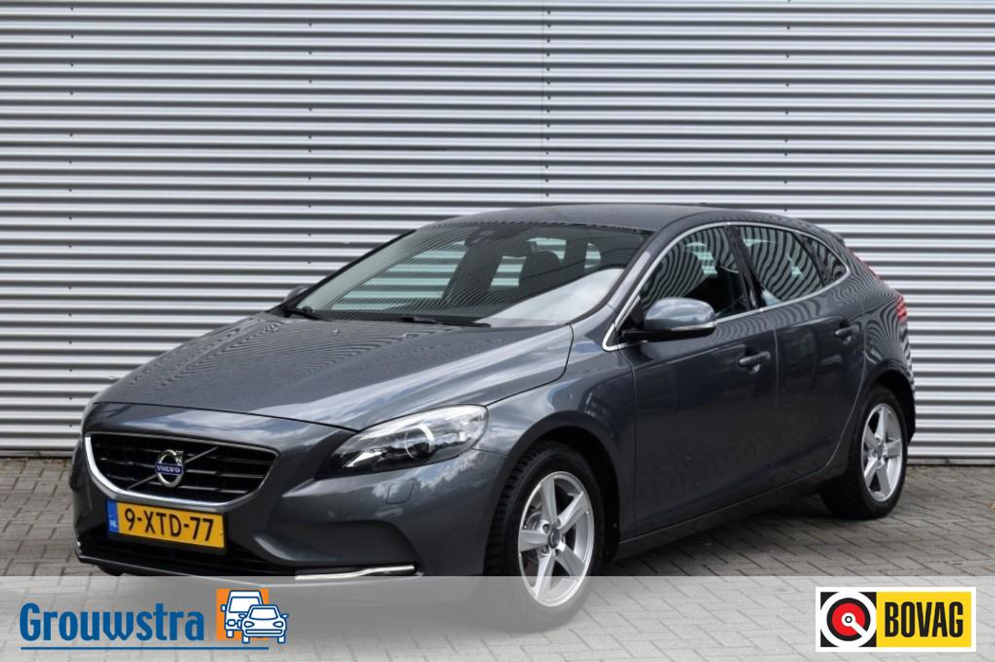 Volvo V40 1.6 T3 MOMENTUM / NAVI / PDC / STOEL VERW. / TREKHAAK 2014 - voorkant