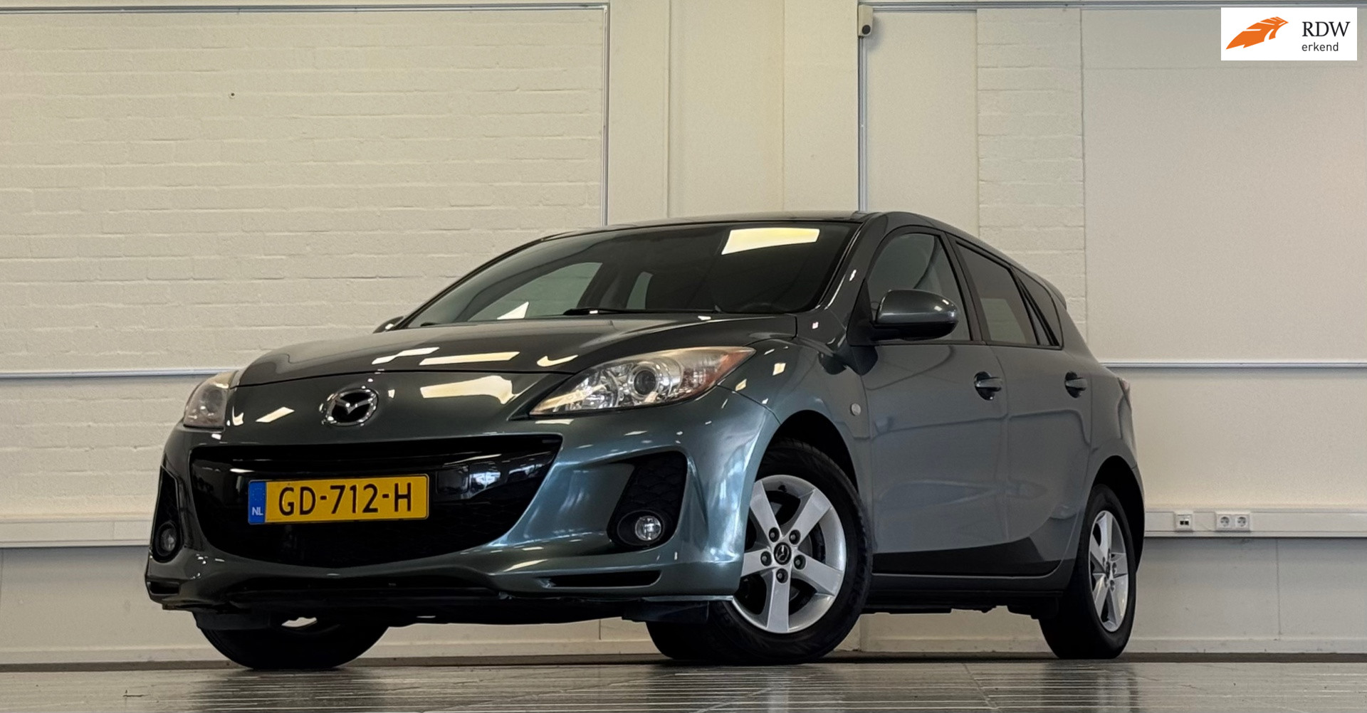 Mazda Mazda 3 1.6i 16V Business Cruise control Navi Parkeerhulp 2013 - voorkant