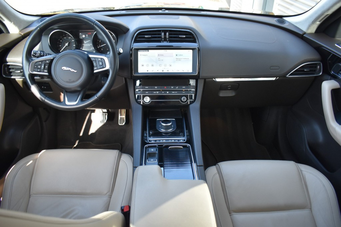 Foto van Jaguar F-pace