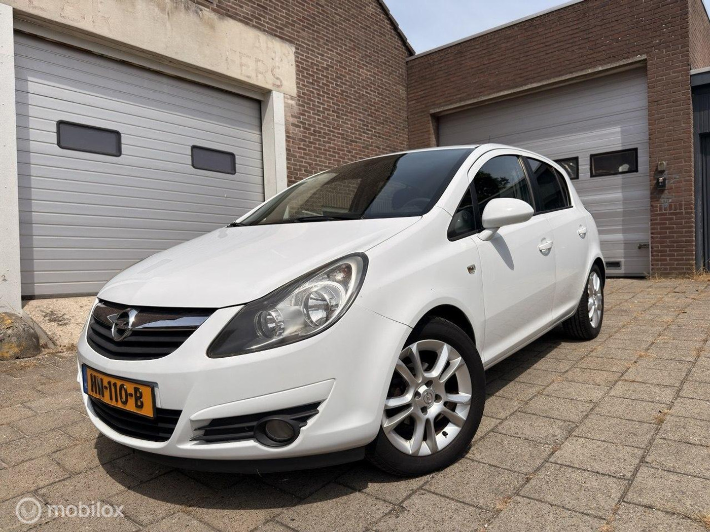 Opel Corsa 1.4-16V Cosmo 2009 - voorkant
