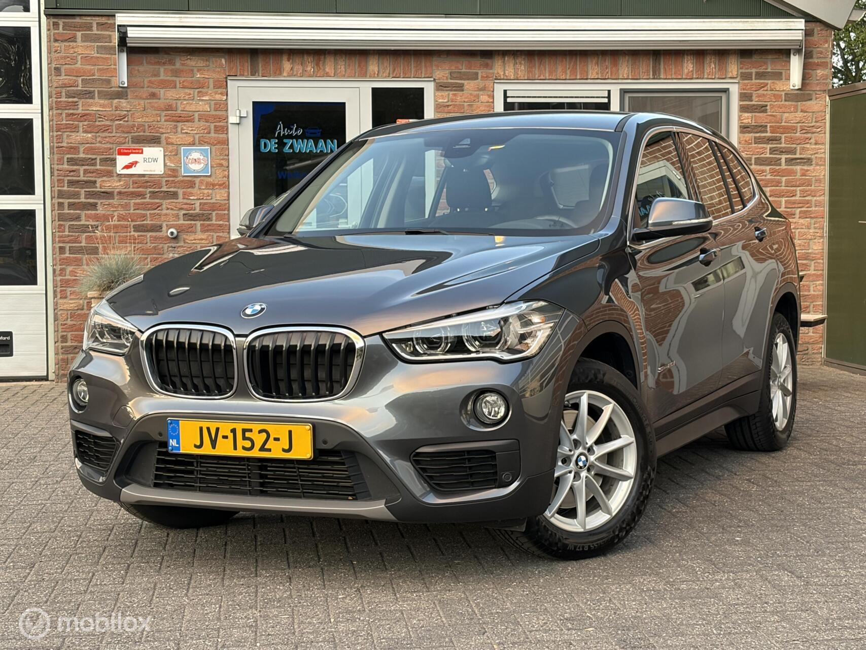 BMW X1 Sdrive20i sDrive20i Centennial High Executive|Afneembare Trekhaak|Camera|Stoelverwarming|Sportstoelen. 2016 - voorkant