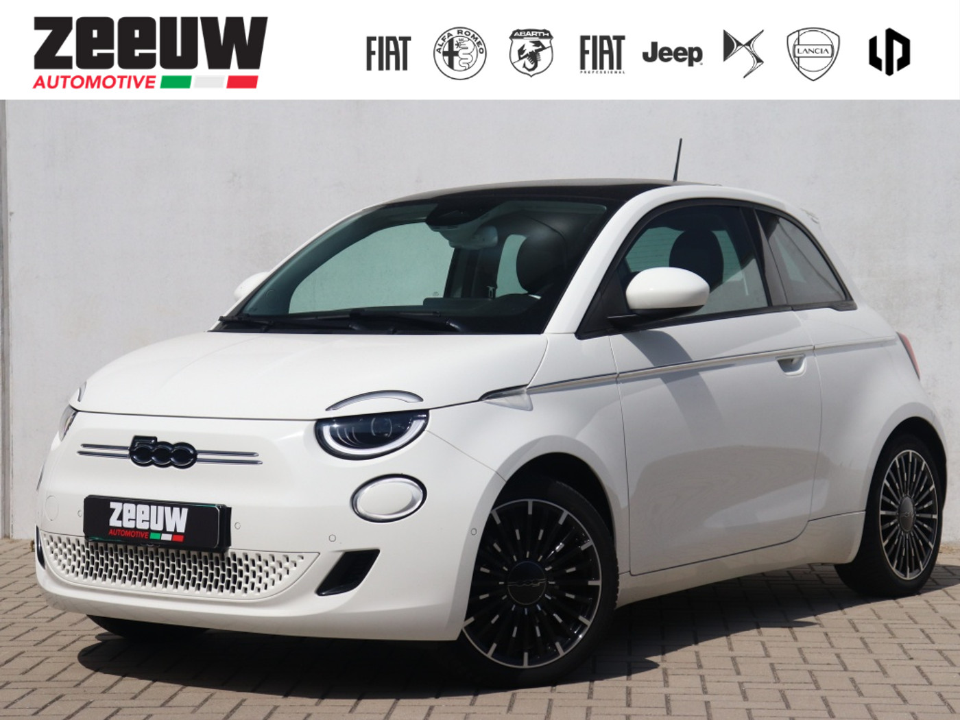 Fiat 500 Icon 42 kWh | Pano | Camera | Winter | LED | Navi | 17" 2020 - voorkant