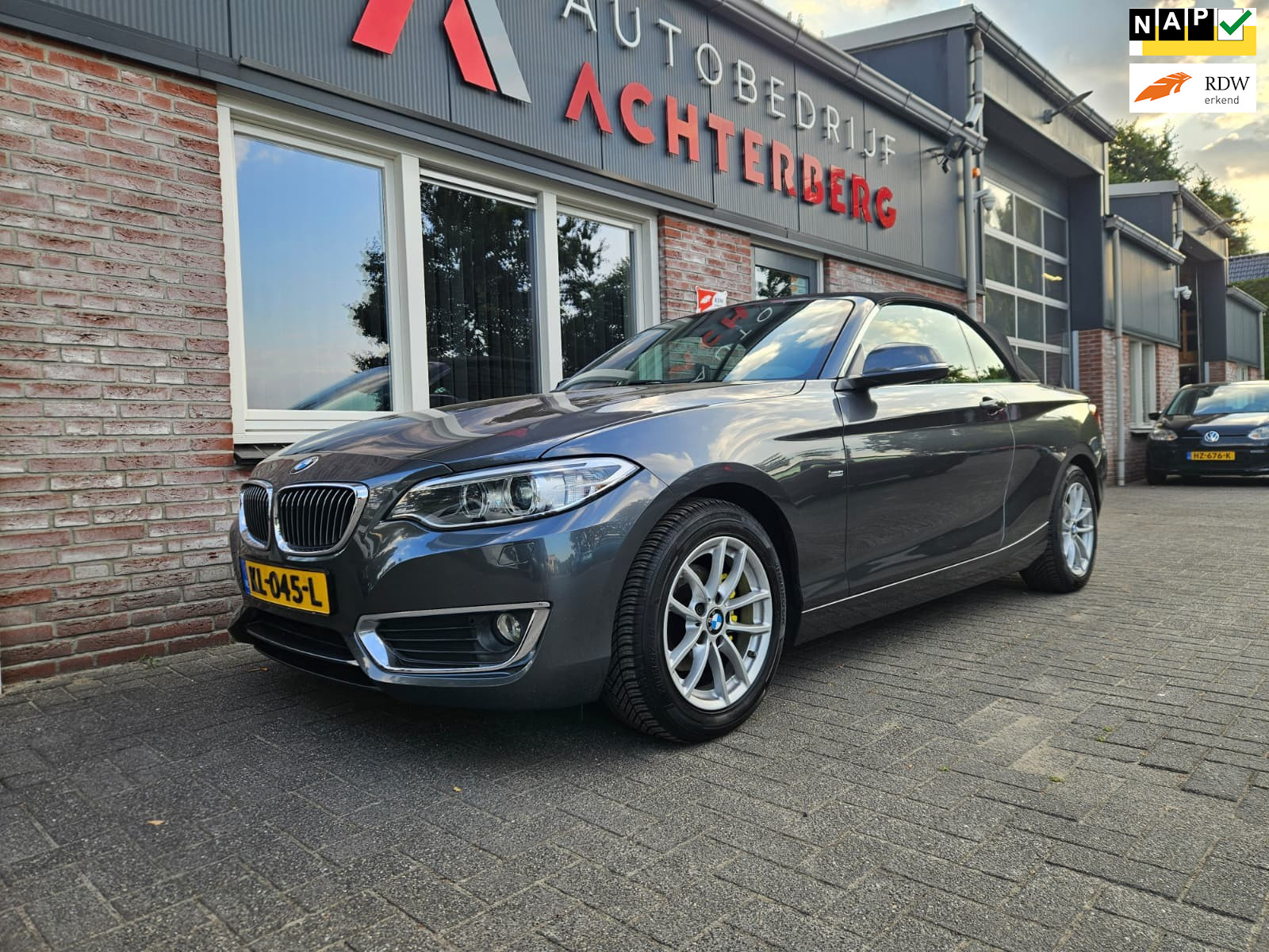BMW 218i 218i Executive Automaat! NAP! Leer! Airco/Clima! Cruise Control! Leuke Auto! 2016 - voorkant