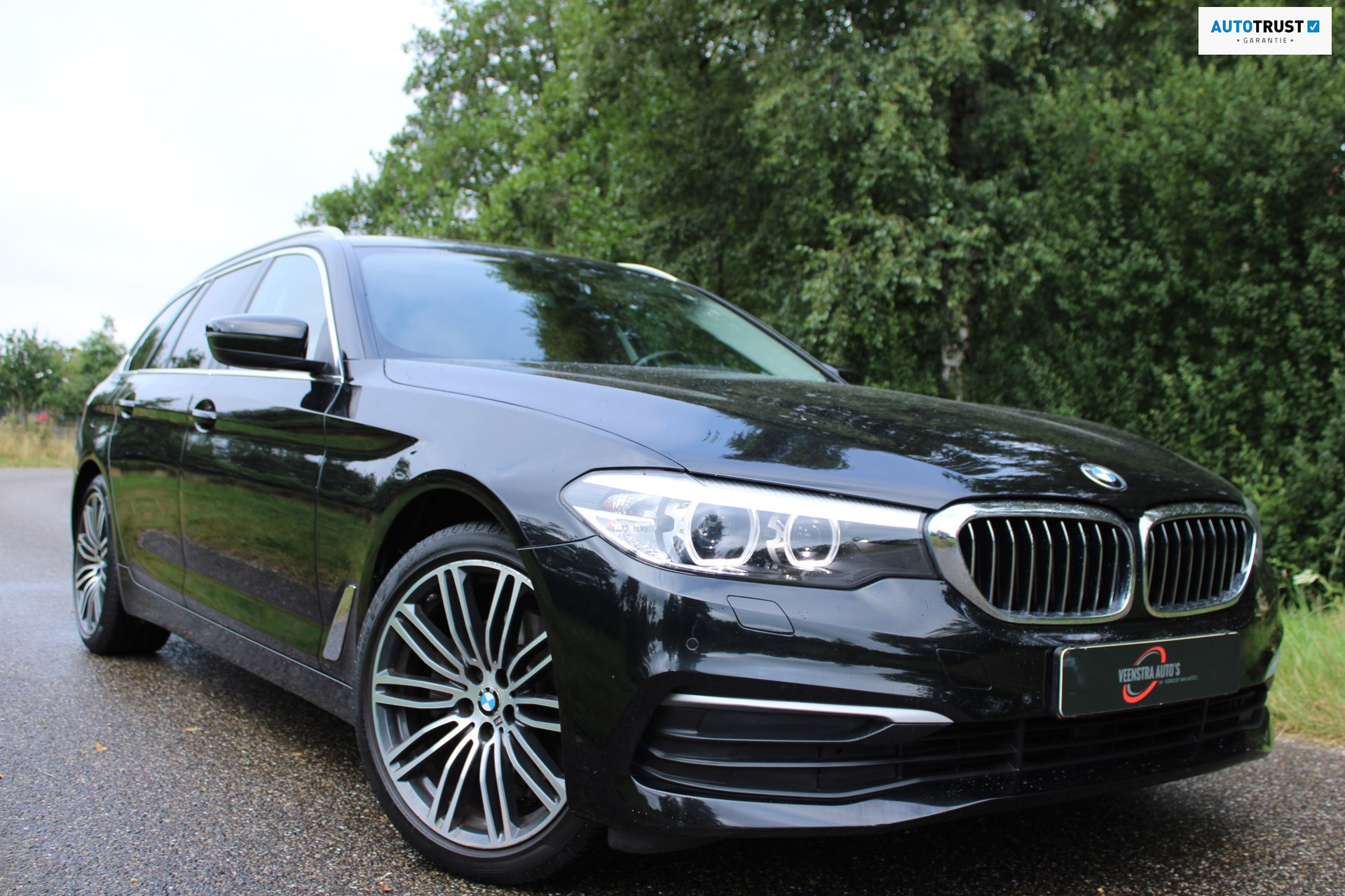 BMW 5-serie Touring 520i High Executive | Dealer onderhouden | 2018 - voorkant