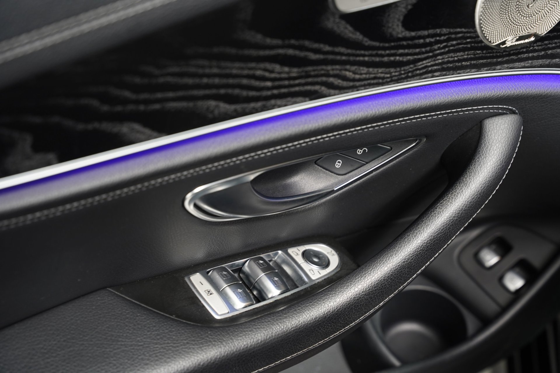 Foto van Mercedes-Benz E 300 E
