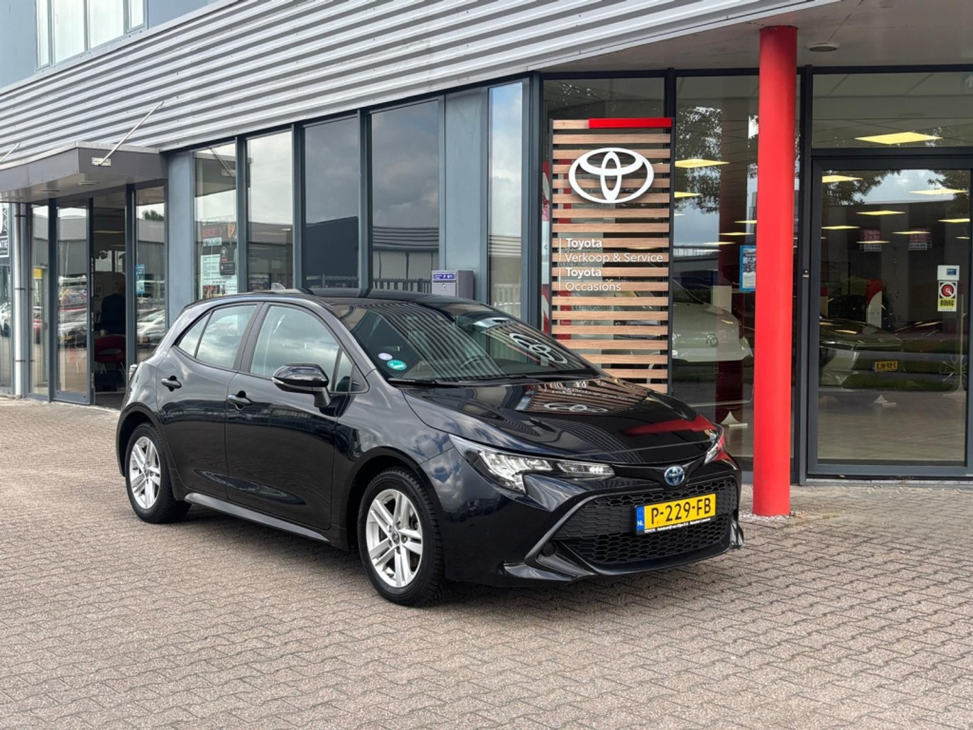 Toyota Toyota Corolla 1.8 Hybrid Active | Automaat | Carplay | A. camera | €21.995,- r 2022 - voorkant