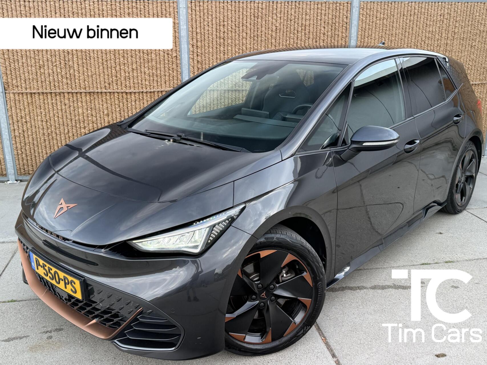 Cupra Born Adrenaline One 62 kWh Stuur en- stoelverwarming | LED verlichting | Apple CarPlay/Android Auto | Cruise control adaptief | Climate control | Parkeersensoren voor en achter | Achteruitrijcamera 2022 - voorkant