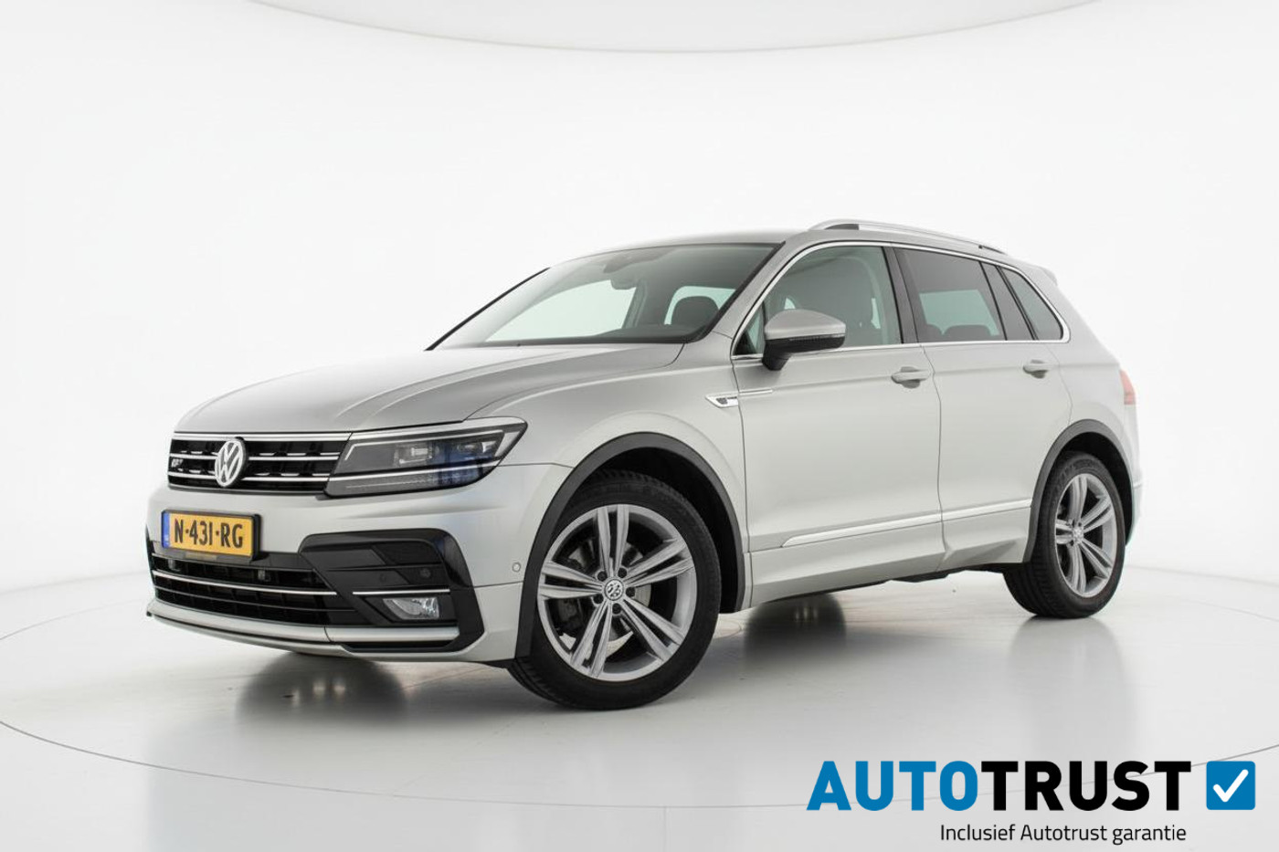 Volkswagen Tiguan 1.5 TSI DSG Highline R-Line PANO DIGID ADAP CRUISE 2020 - voorkant