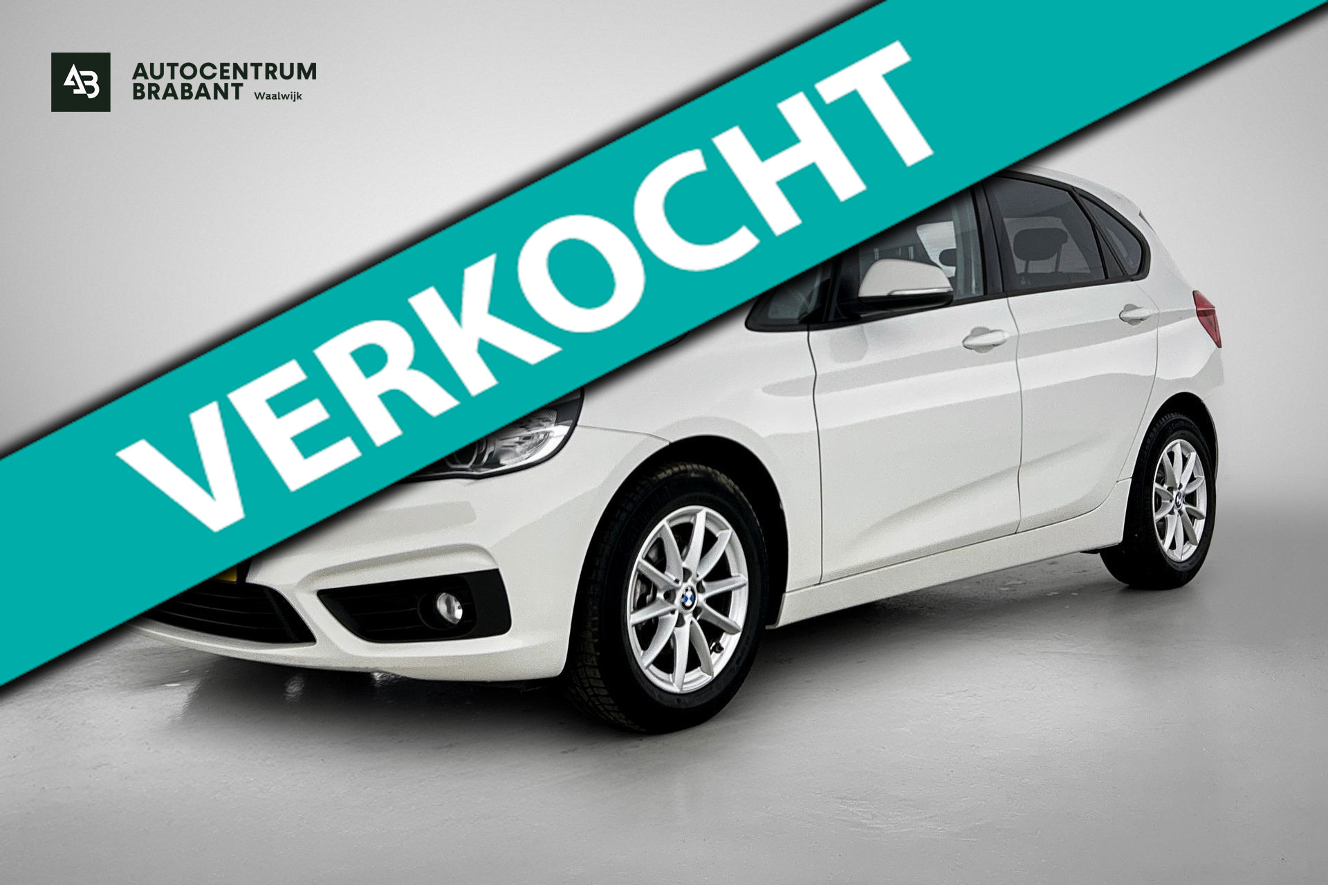 BMW 216i Active Tourer 216i Executive (NAVIGATIE, PARKEERSENSOREN, LED, STUURBEDIENING, GOED ONDERHOUDEN) 2018 - voorkant