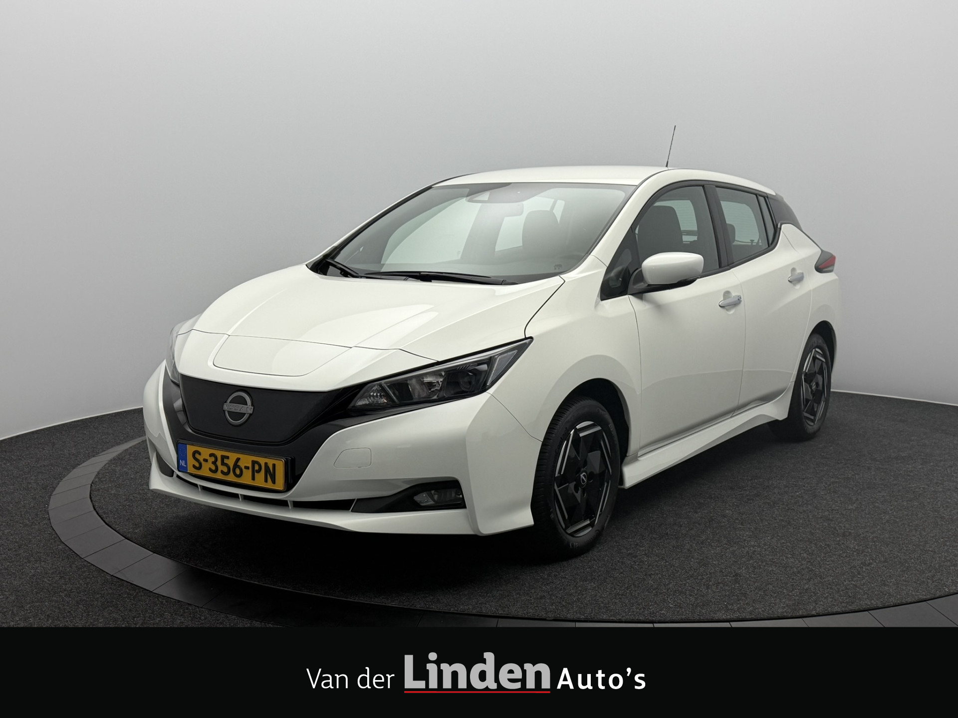 Nissan Leaf Acenta 40 kWh 2023 - voorkant