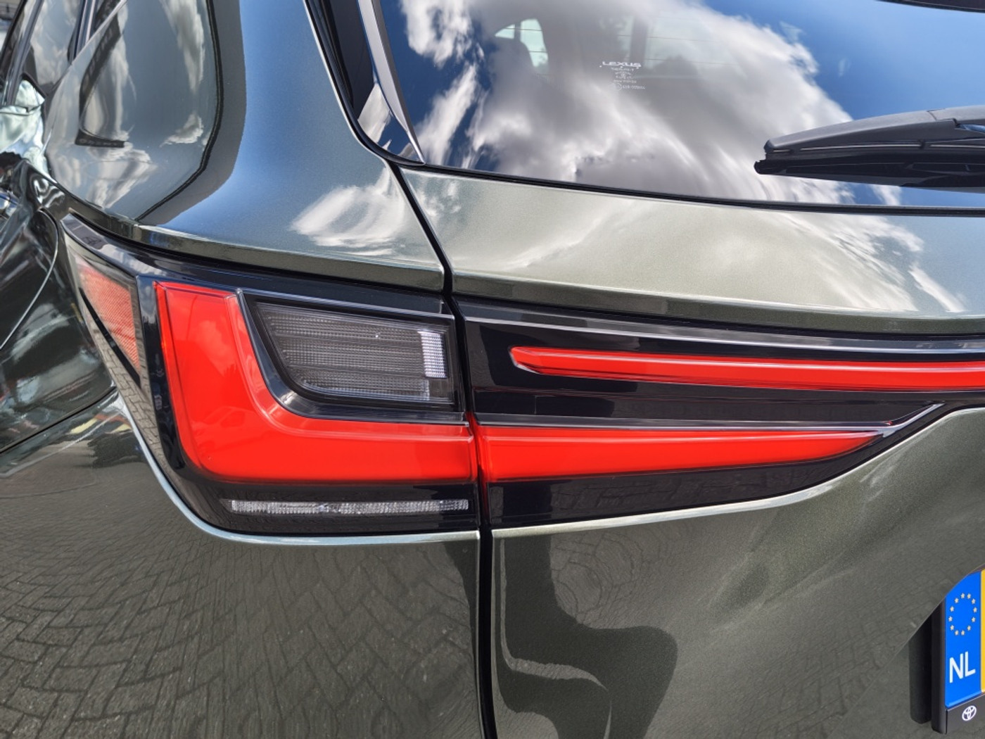 Foto van Lexus Lexus Nx450h+