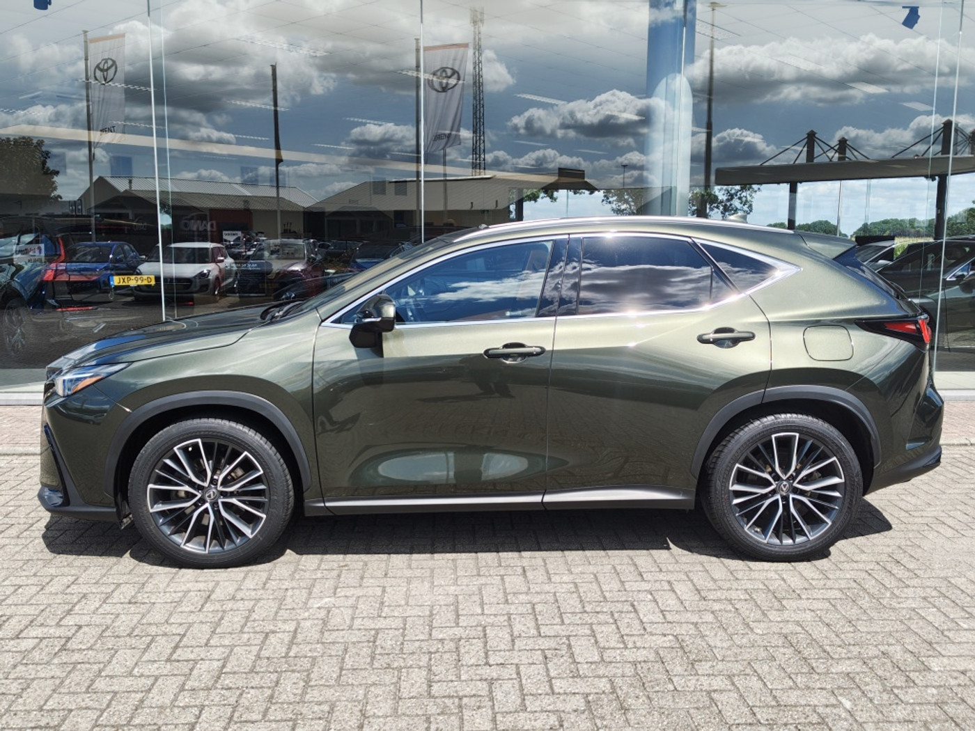 Foto van Lexus Lexus Nx450h+