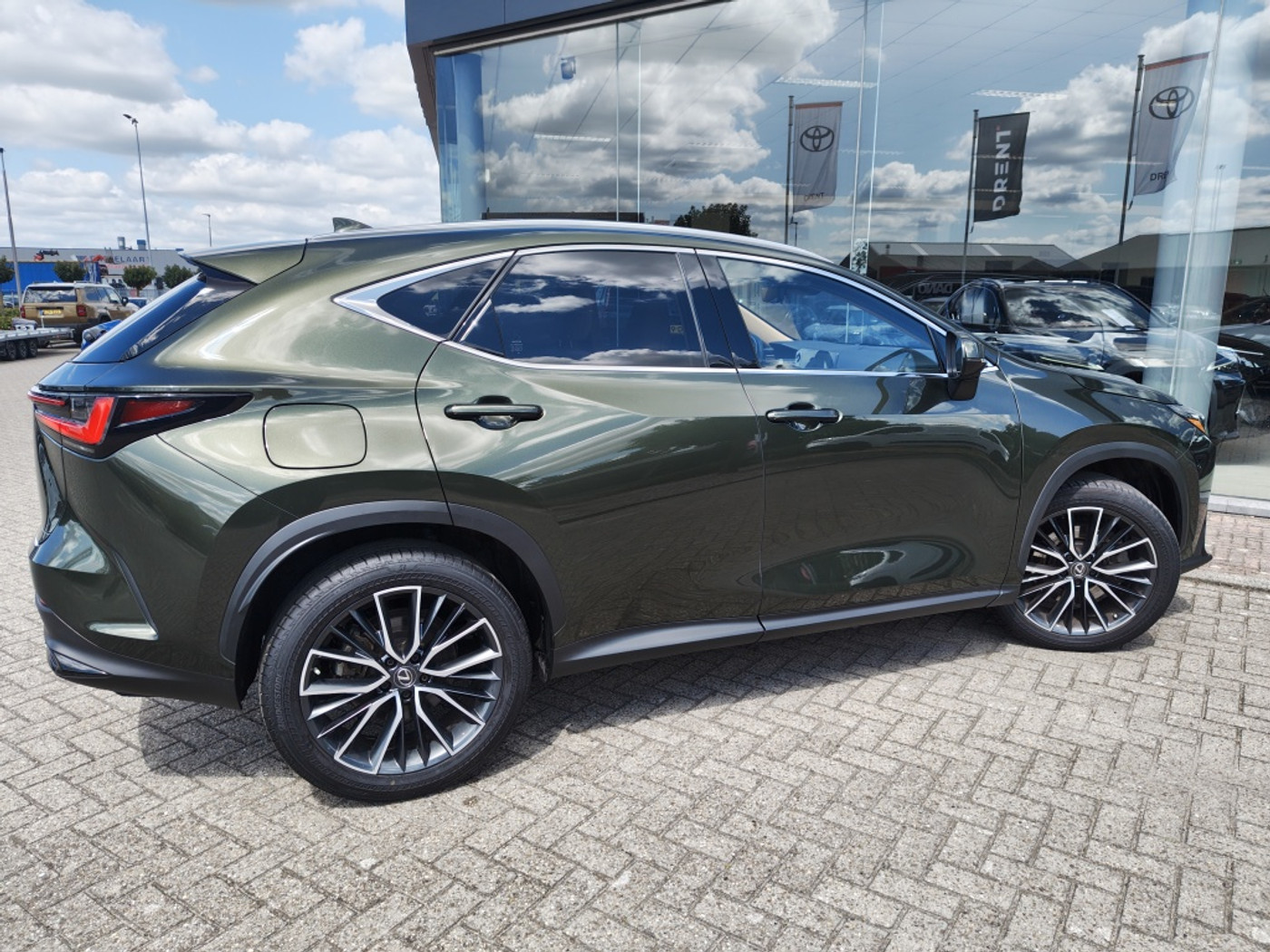 Foto van Lexus Lexus Nx450h+