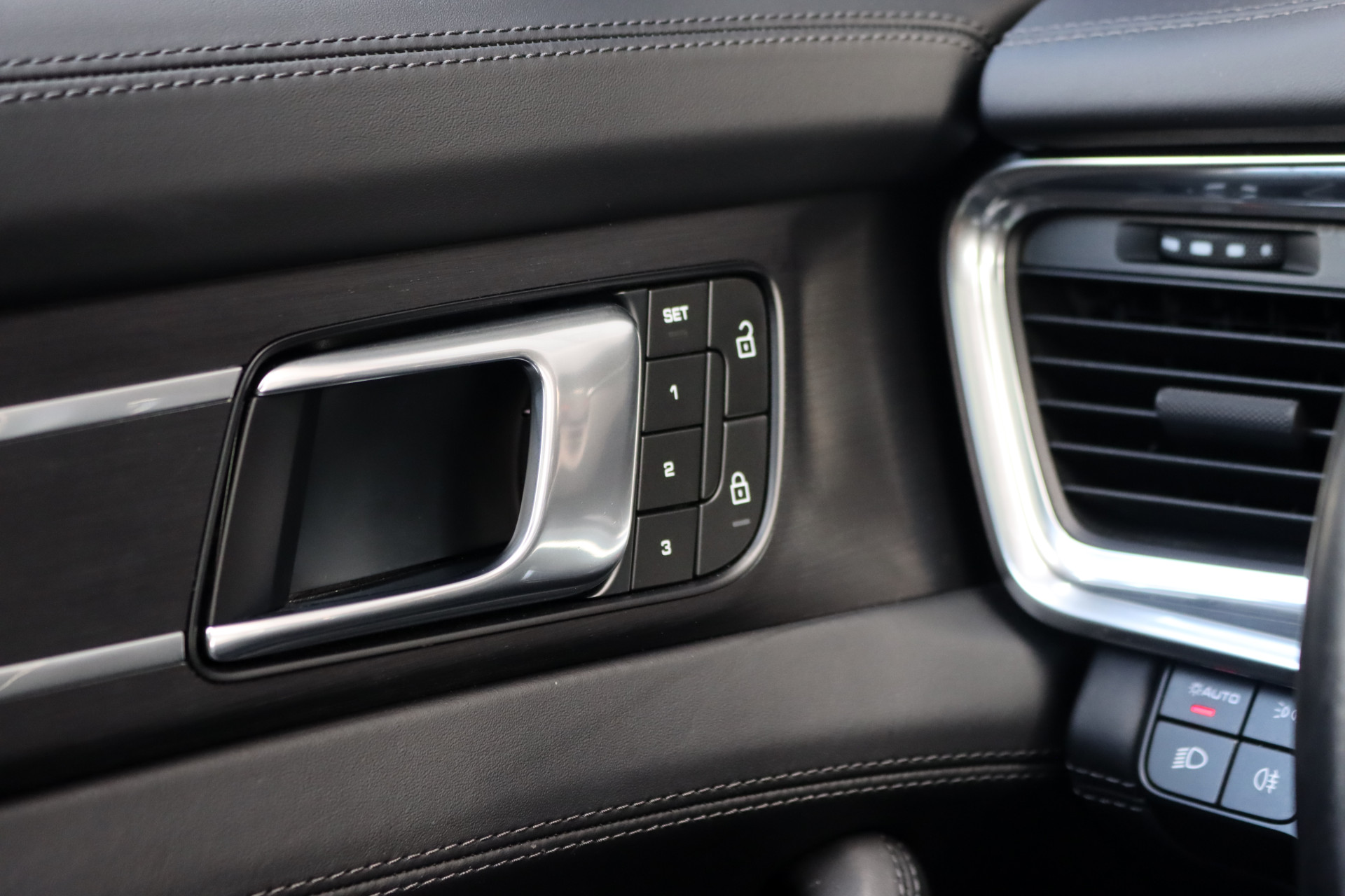 Foto van Porsche Panamera Turbo S E-hybrid