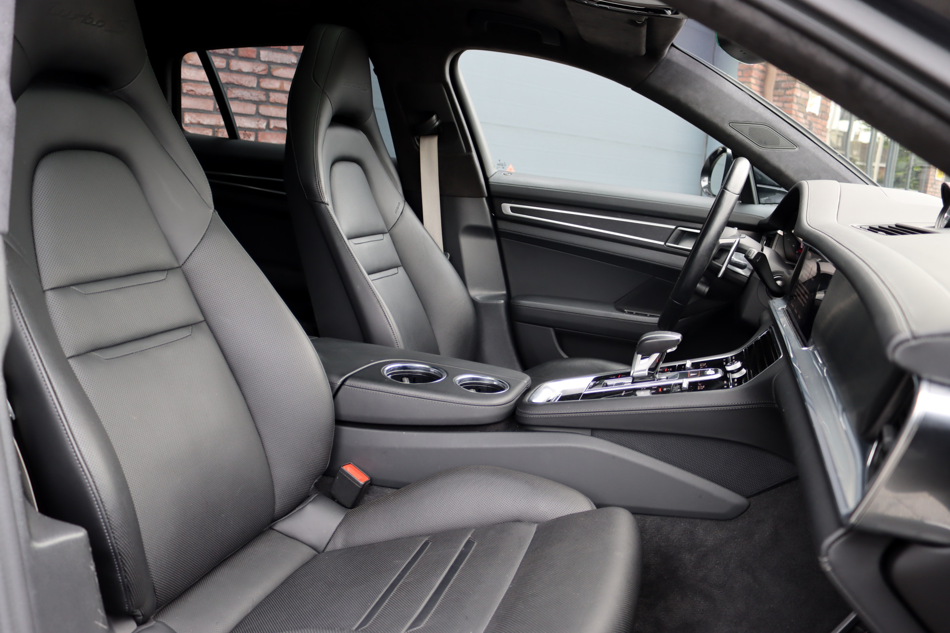 Foto van Porsche Panamera Turbo S E-hybrid