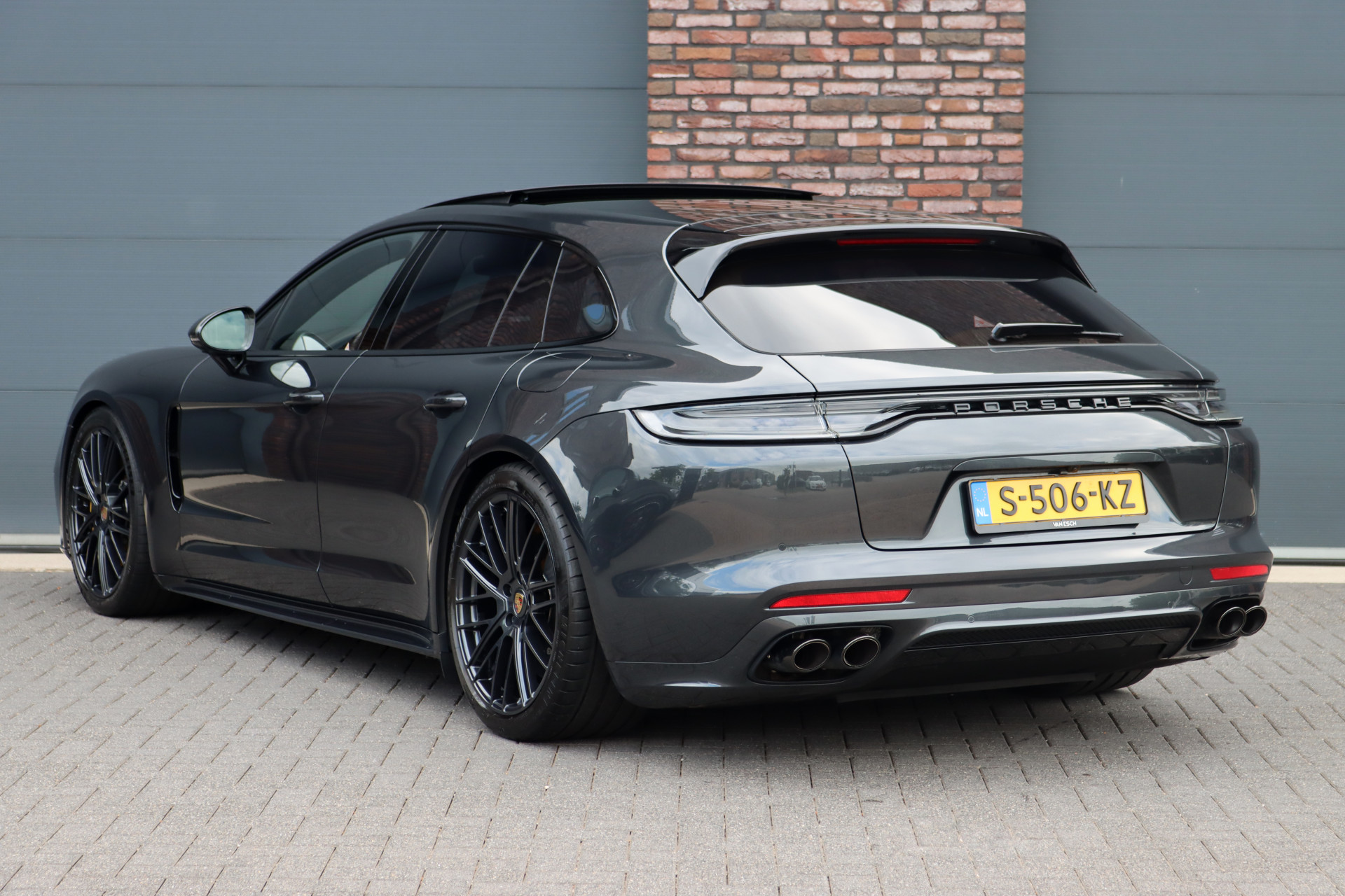 Foto van Porsche Panamera Turbo S E-hybrid