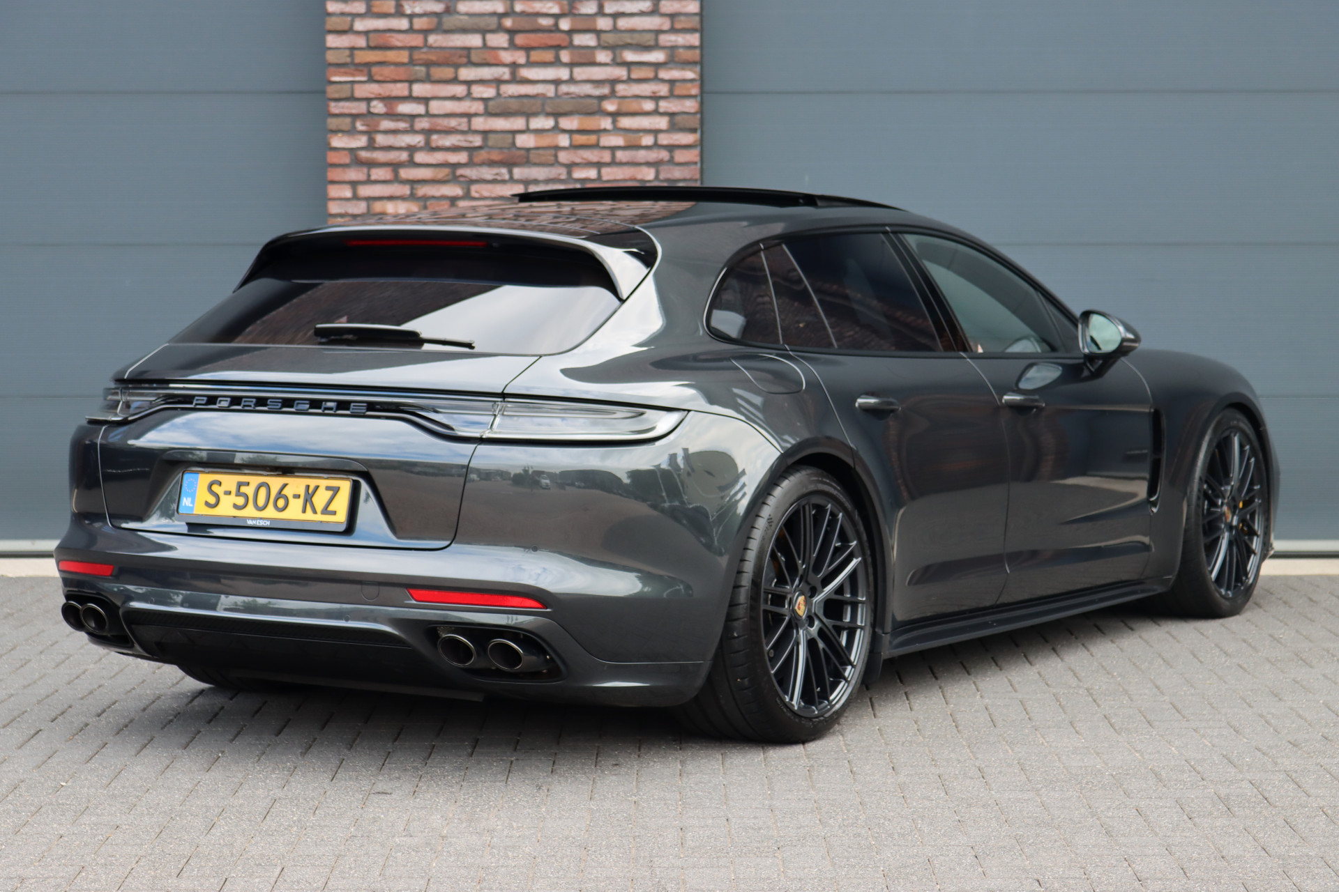 Foto van Porsche Panamera Turbo S E-hybrid
