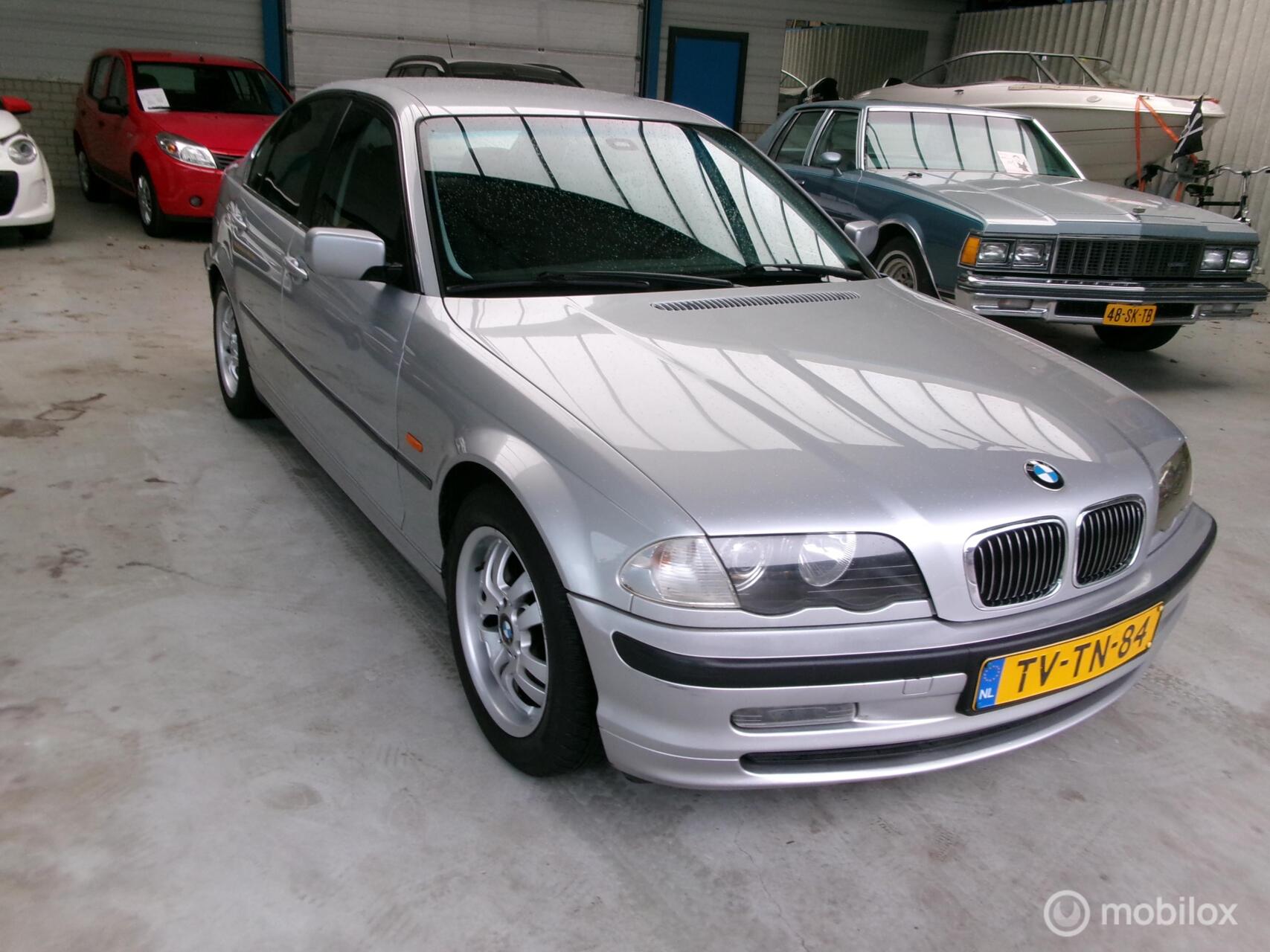 BMW 3er Reihe 323i 1998 - voorkant