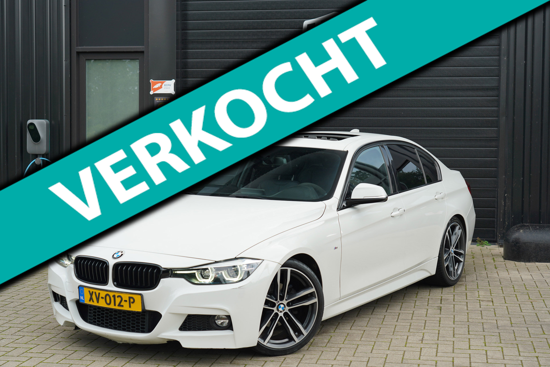 BMW 320i 320i M Sport Edition LED/PANO/SPORT CHASSIS/STOELVERW/NAVI PRO/LICHT PAKK/ 2019 - voorkant