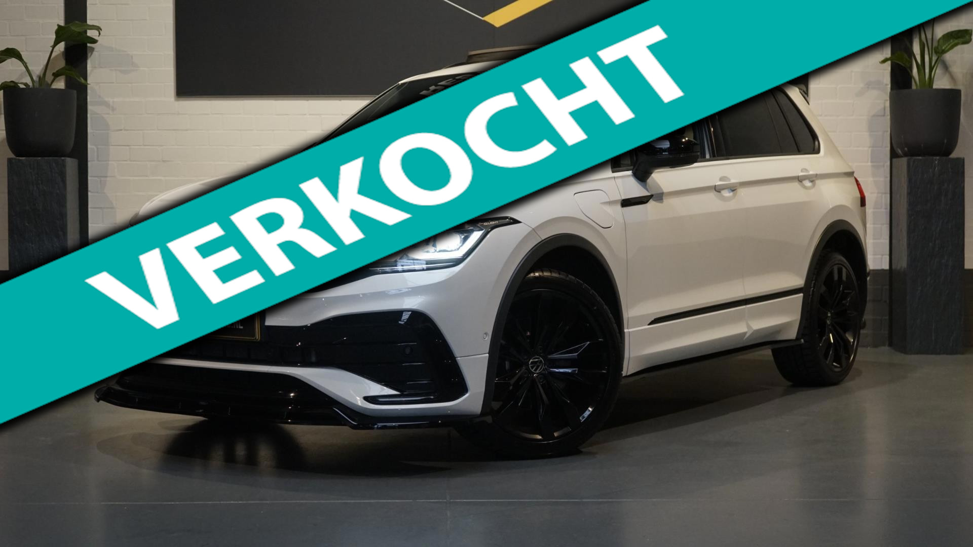 Volkswagen Tiguan 1.4 TSI eHybrid 245PK R-Line Maxton BLACKSTYLE AUTOMAAT-360CAMERA-ACC-AMBIANCE-IQLIGHT-KEYLESS-PANORAMA 2021 - voorkant