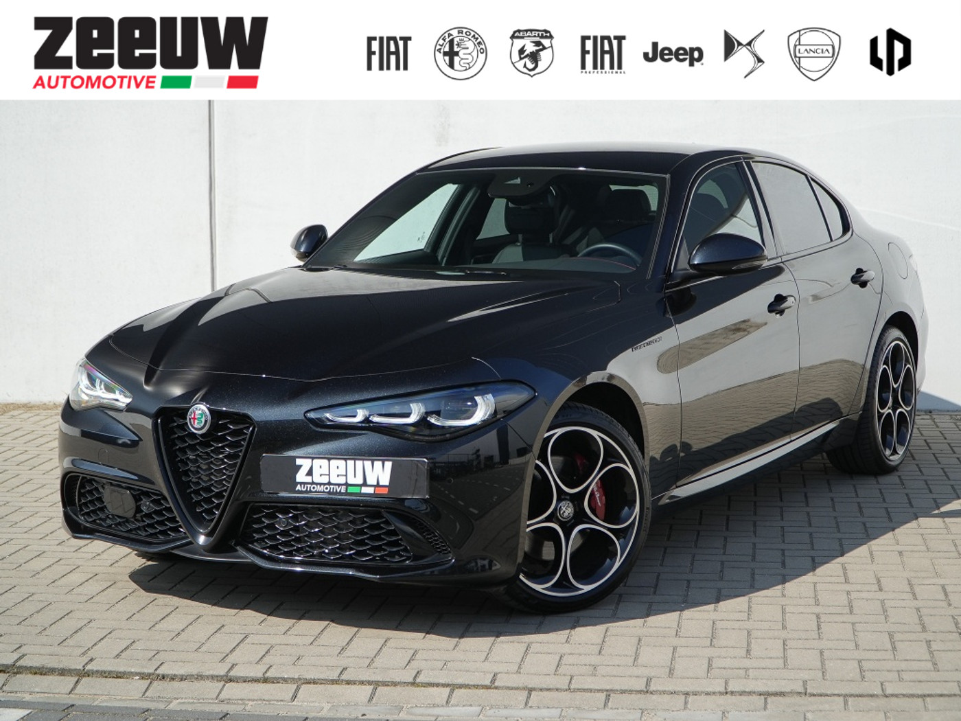 Alfa Romeo Giulia 2.0 Turbo 280 PK Competizione Q4 AWD | Harman | Veloce | 19" 2023 - voorkant