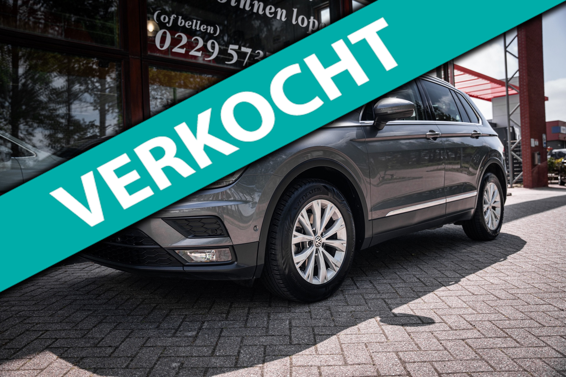 Volkswagen Tiguan 1.4 TSI BMT ACT | Automaat | Leder | Panorama dak | Parkeer Camera | Adaptieve cruise control | memory stoelen | 2017 - voorkant