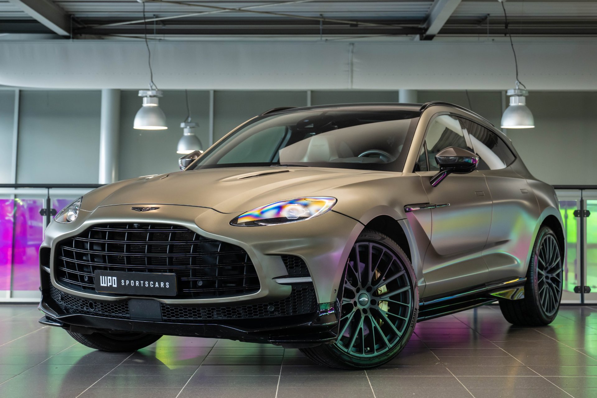 Foto van Aston Martin Dbx707