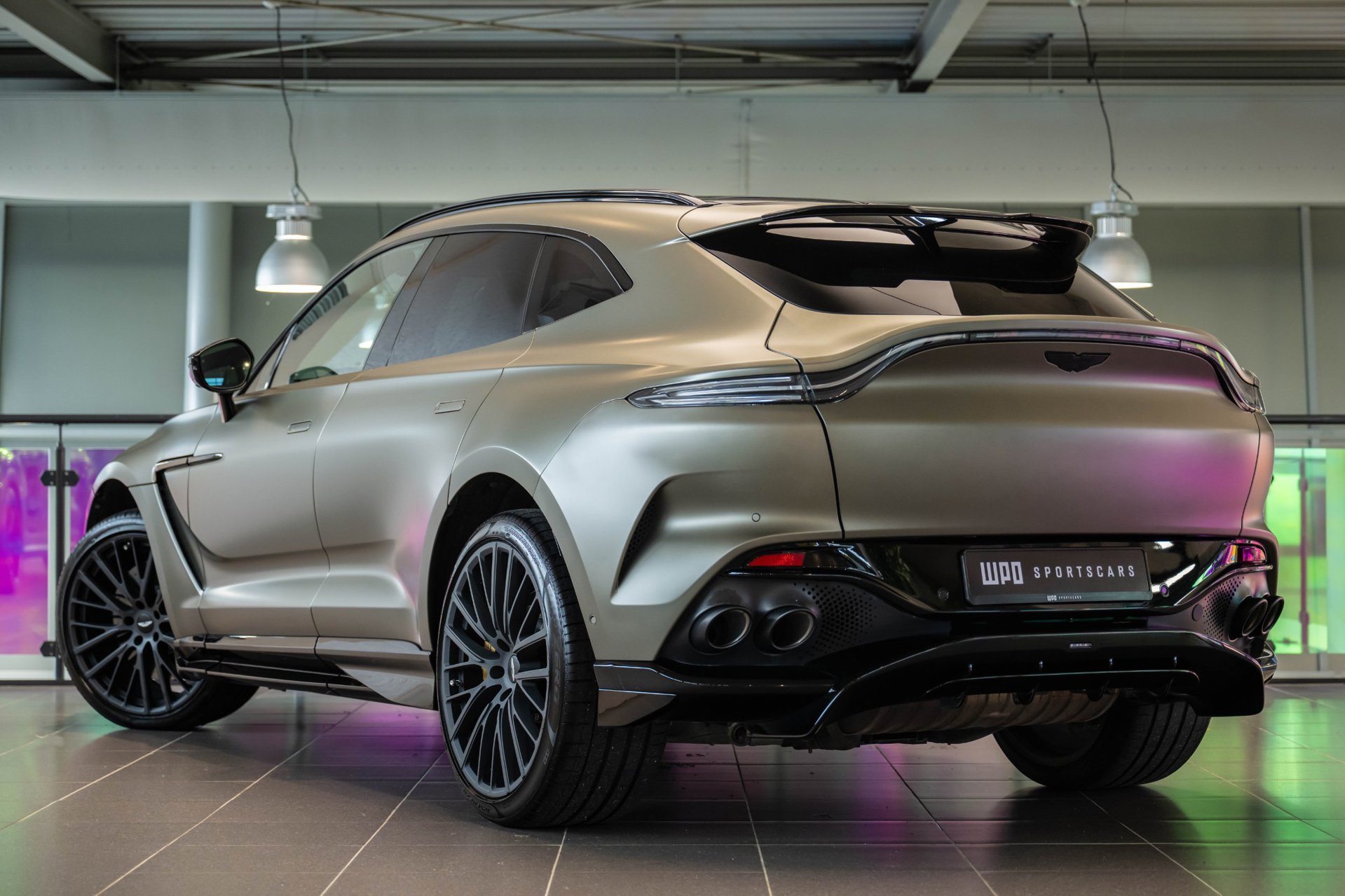 Foto van Aston Martin Dbx707