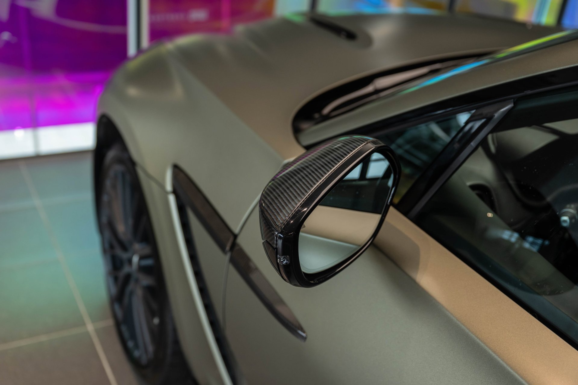 Foto van Aston Martin Dbx707