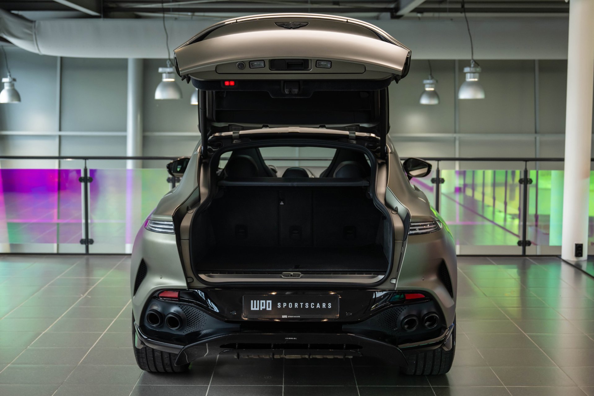 Foto van Aston Martin Dbx707