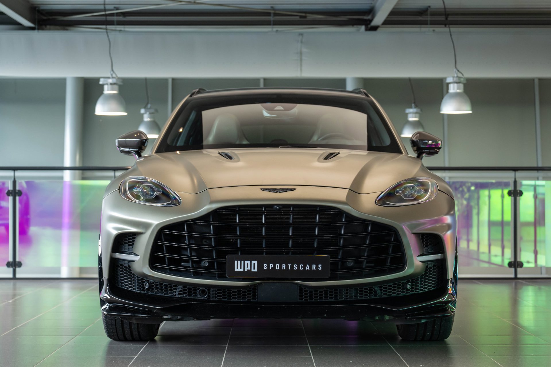 Foto van Aston Martin Dbx707