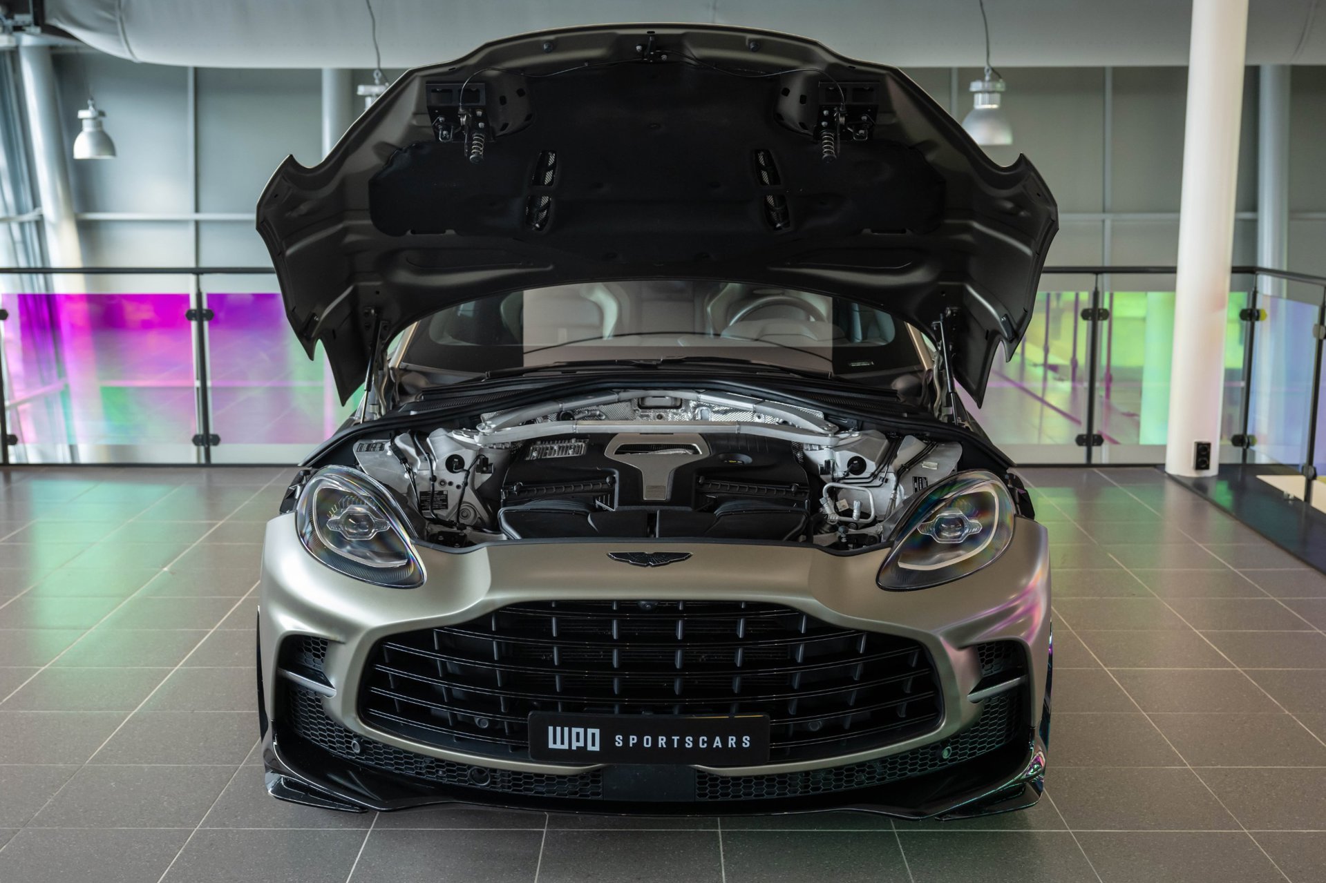 Foto van Aston Martin Dbx707