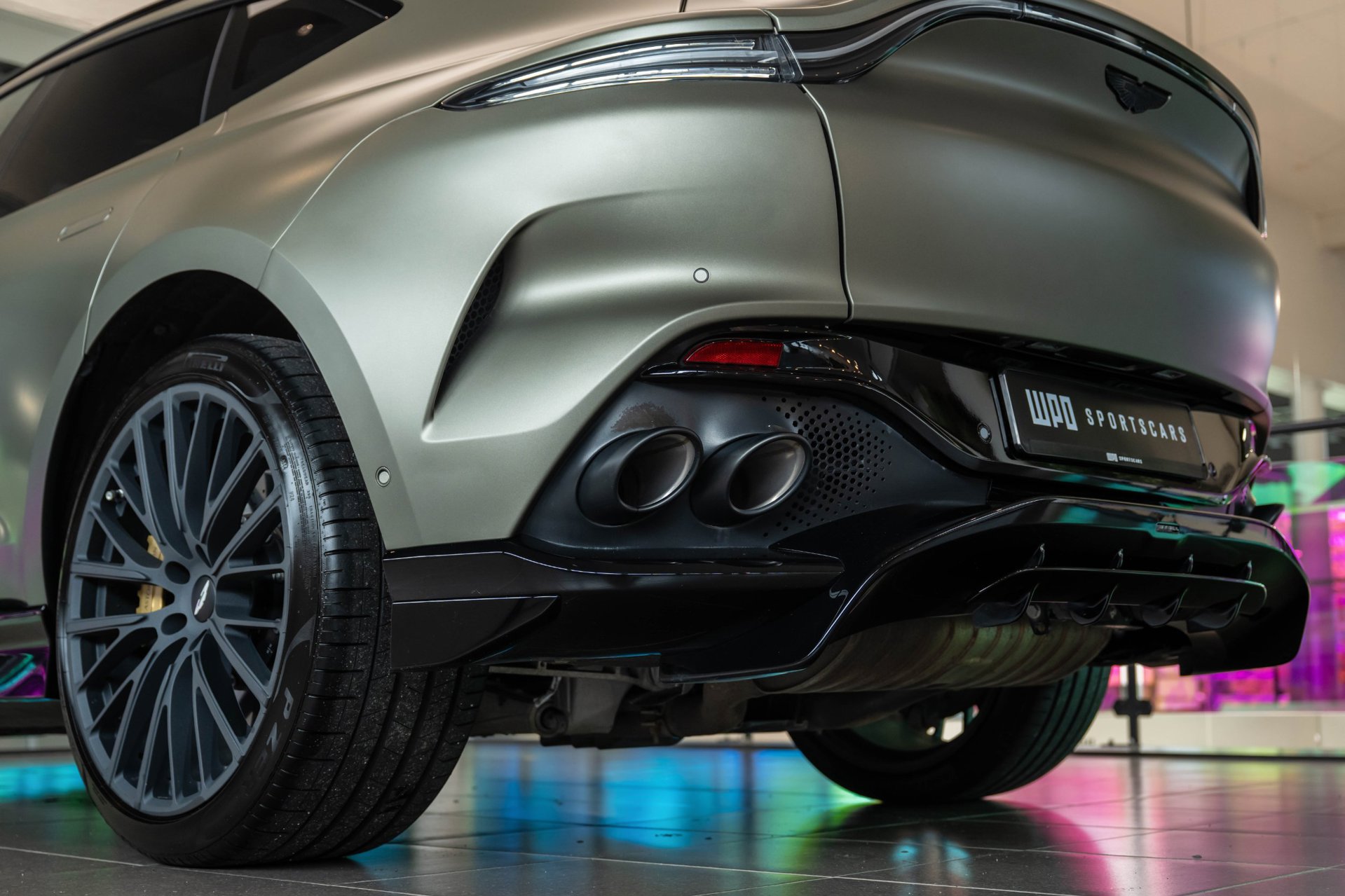 Foto van Aston Martin Dbx707