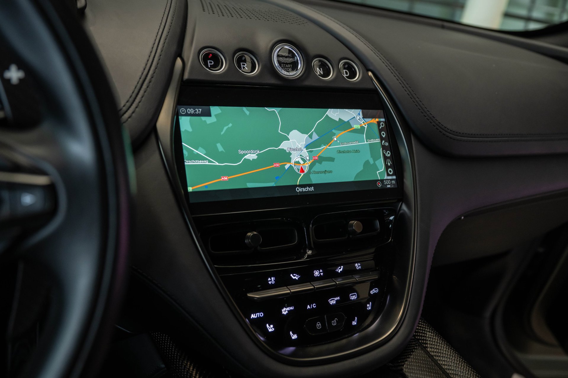 Foto van Aston Martin Dbx707