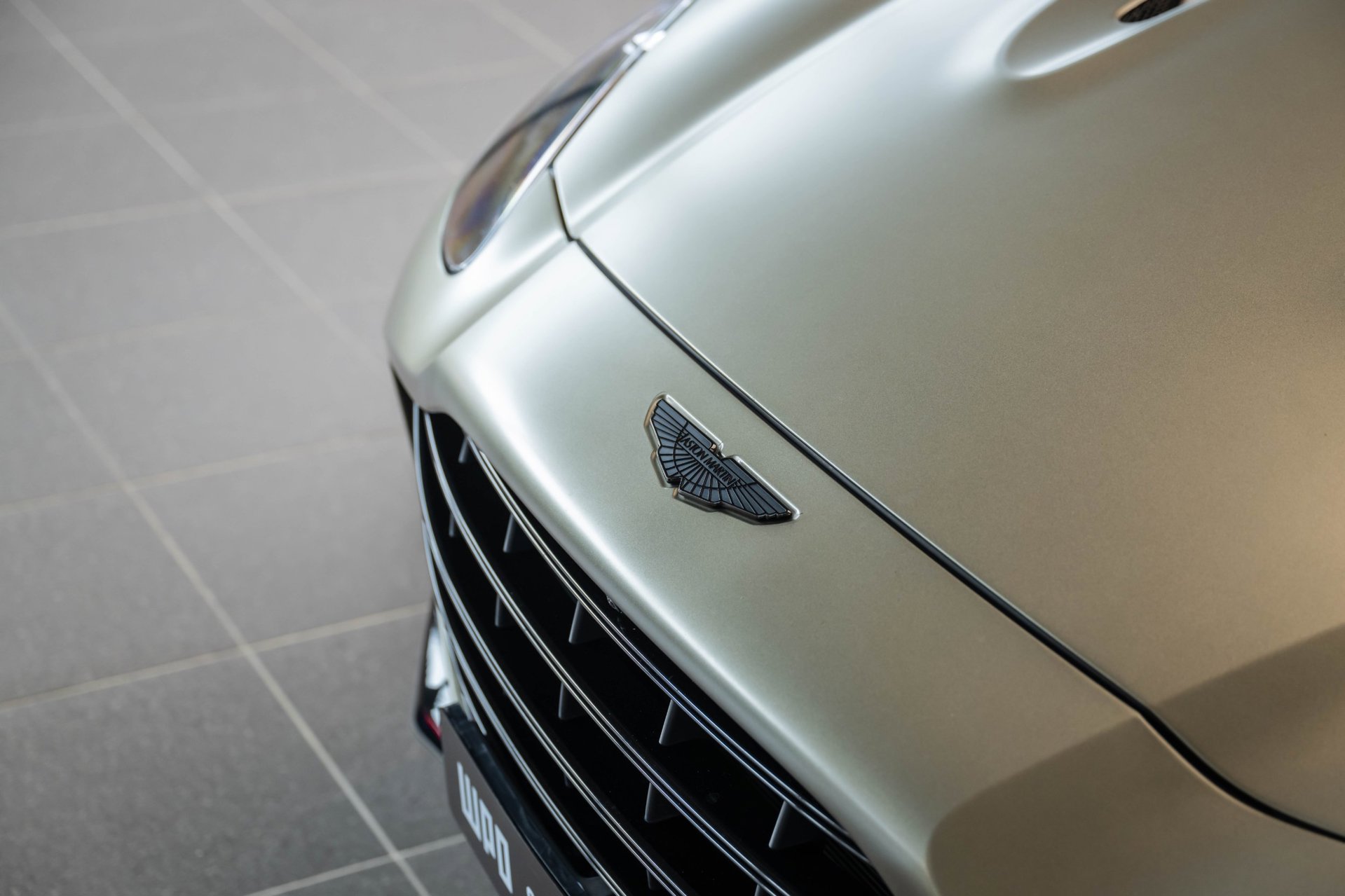 Foto van Aston Martin Dbx707