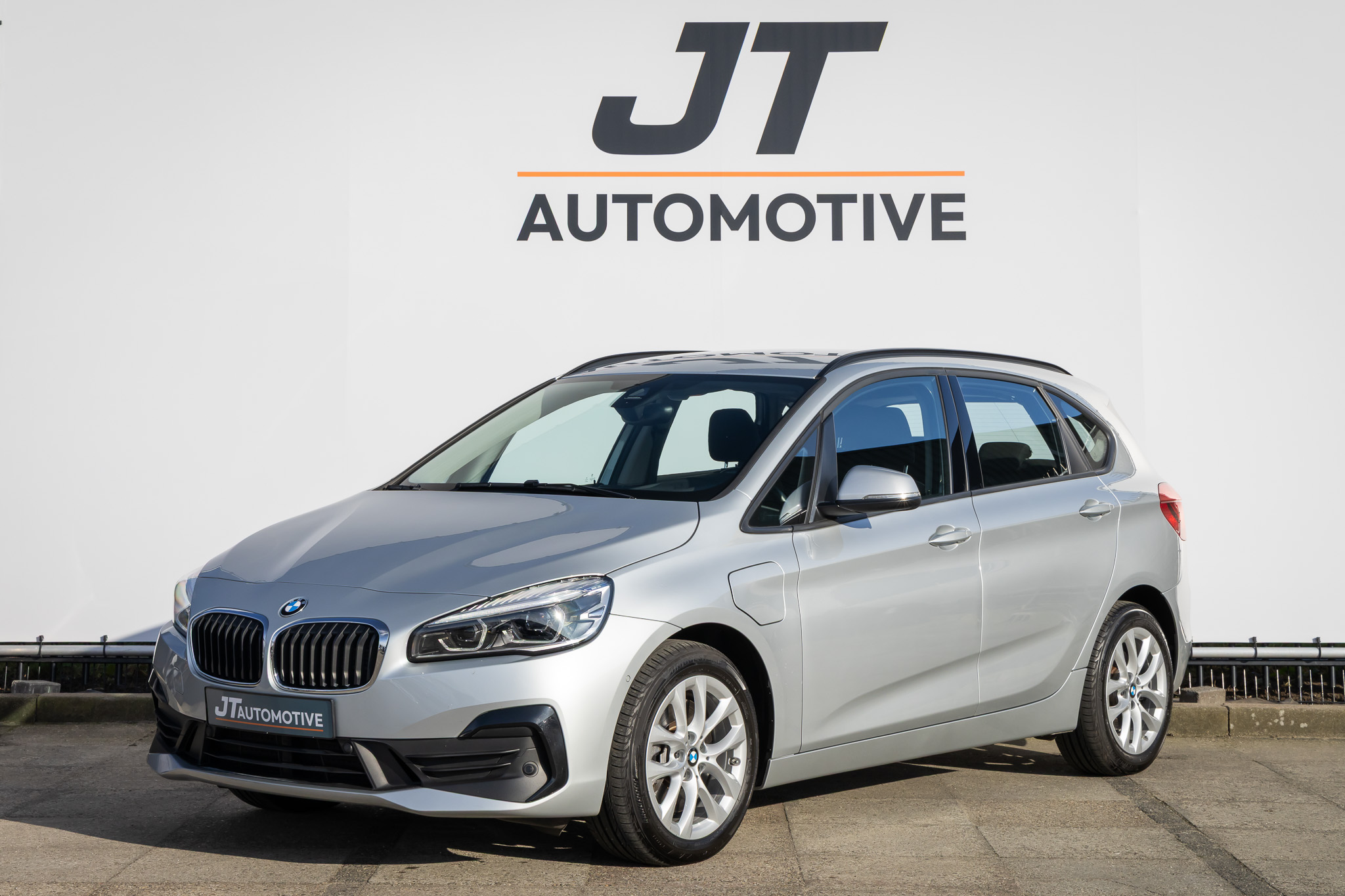 BMW 2-serie Active Tourer 225xe iPerformance Stoelverwarming | Camera | Cruise Control | Elektrische achterklep | PDC 2020 - voorkant