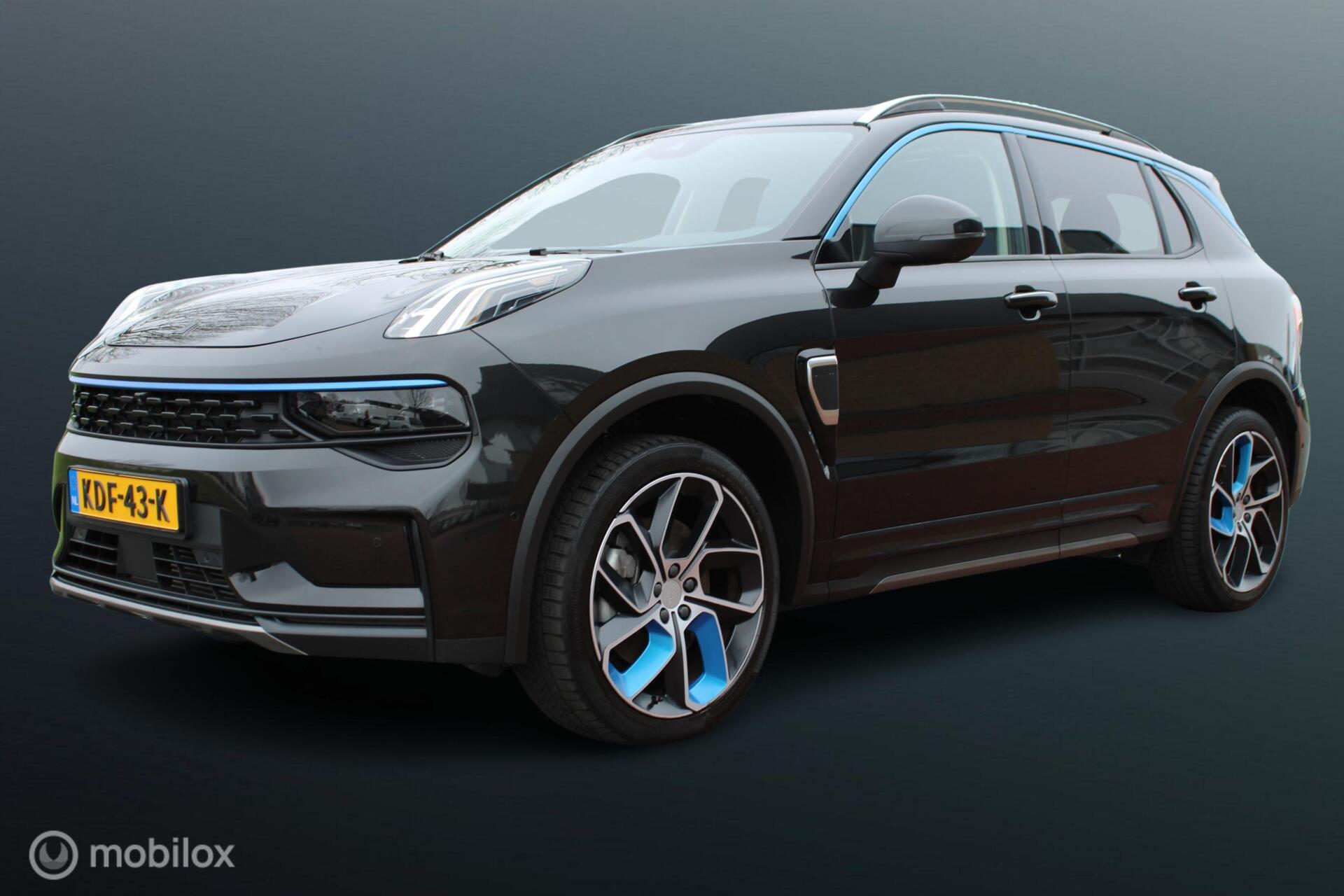 LYNK & Co 01 1.5 Plug-in Hybrid, Panoramadak, Stoelverwarming, Clima, Cruise, Pdc + Camera, Navi, App connect, Donker glas, 2023 - voorkant