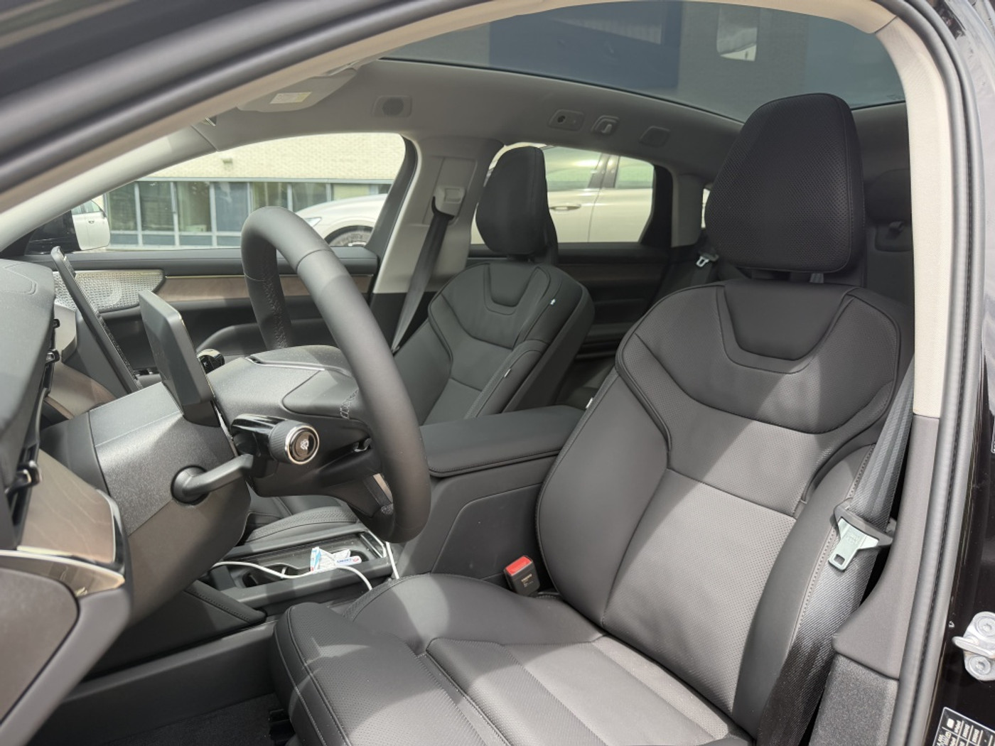 Foto van Volvo Es90