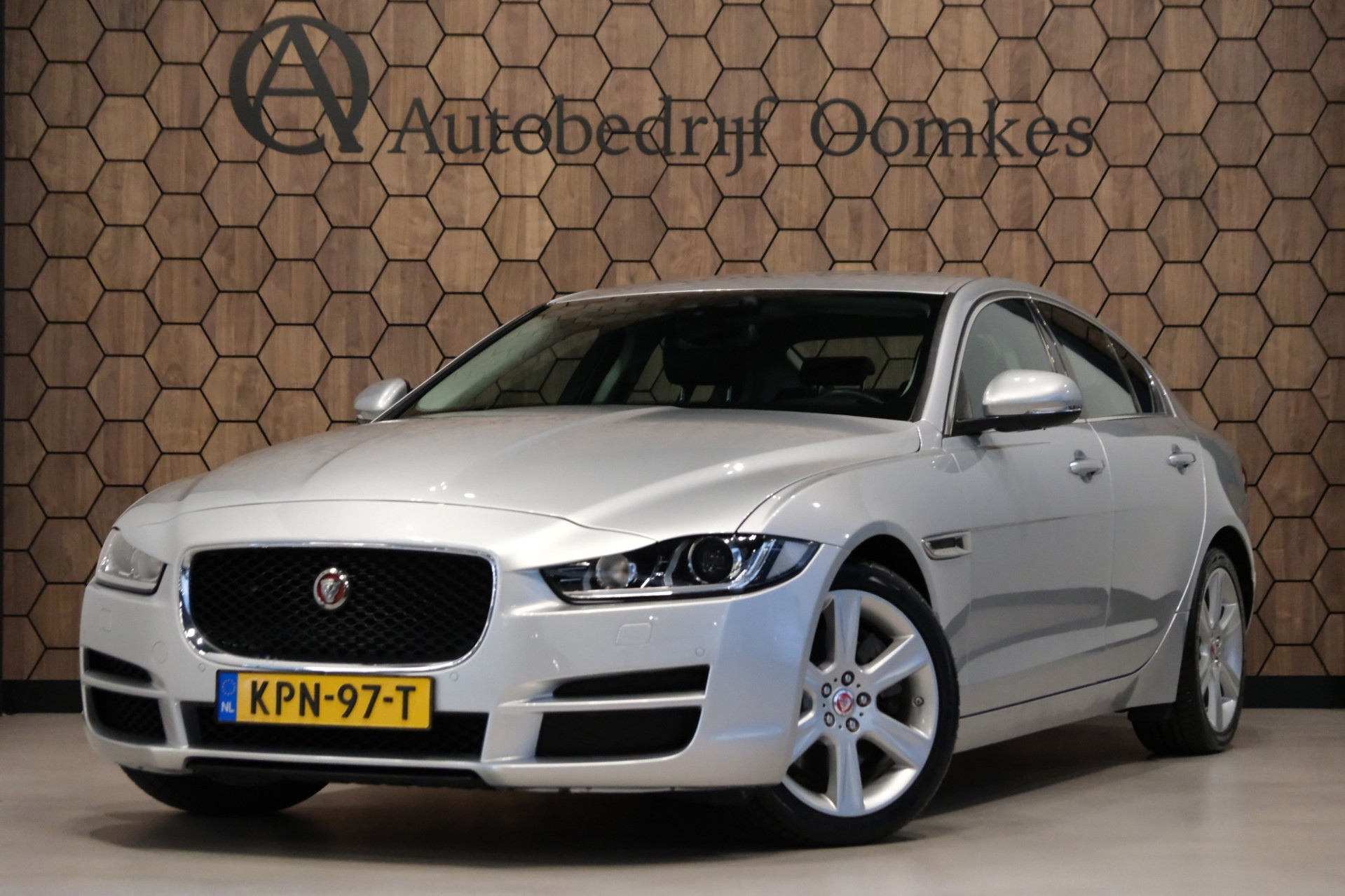 Jaguar Jaguar Xe 2.0 Portfolio *75.000km UNIEK* LEDER/Navi/Camera/Meridian Sound 2018 - voorkant