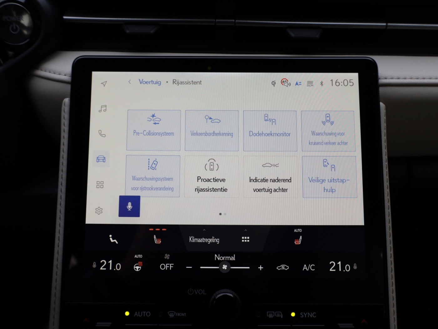 Foto van Lexus Lexus LBX
