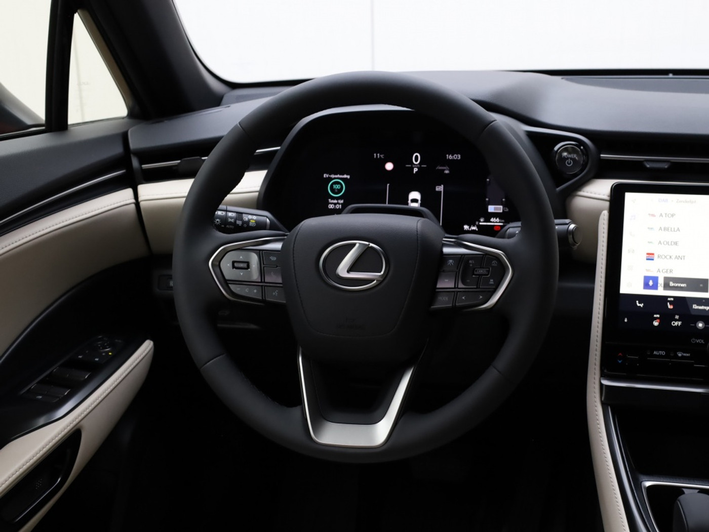 Foto van Lexus Lexus LBX