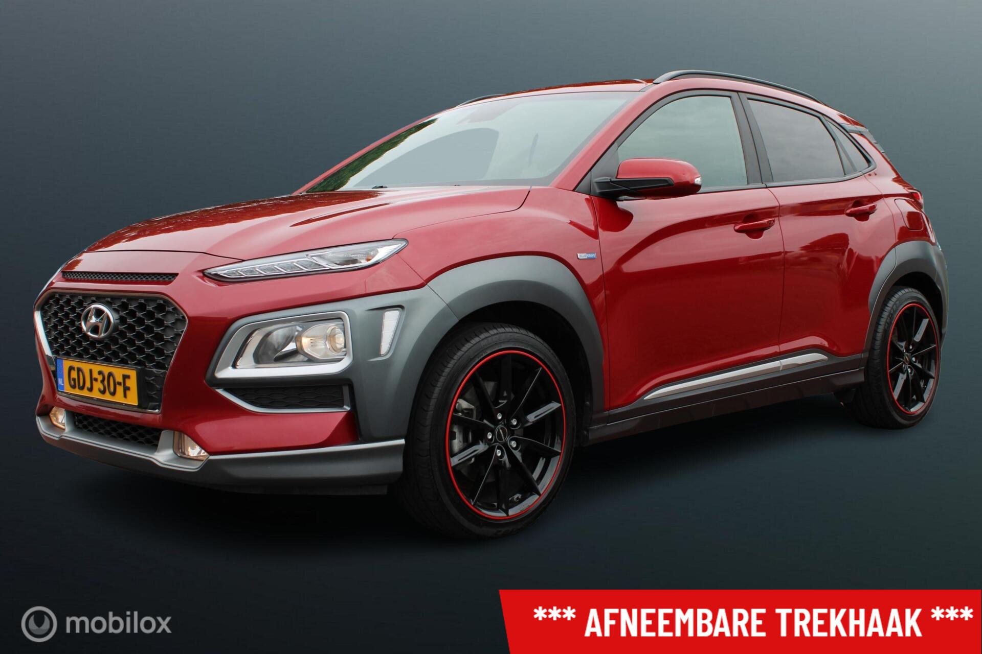 Hyundai Kona 1.6 GDI HEV Fashion Sport, Rosso Color Package, Trekhaak, Donker glas + zwarte hemel, Navi, App connect, Pdc voor + achter + camera, Cruise, Clima, Dode hoek detectie 2020 - voorkant