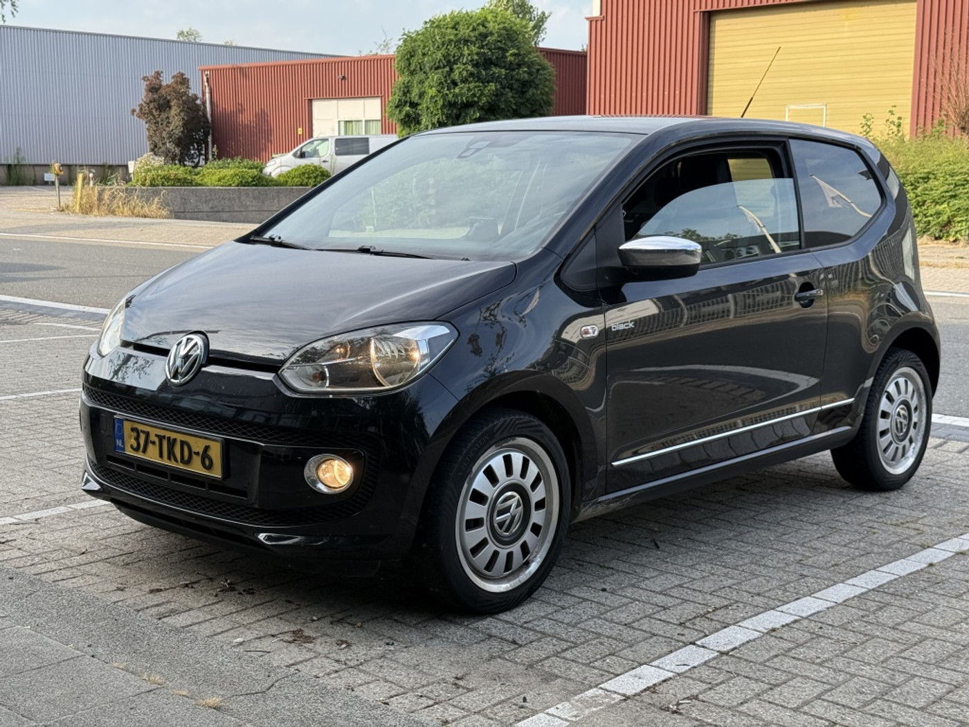 Volkswagen Up 1.0 high up! Airco Navi Bluetooth 2012 - voorkant