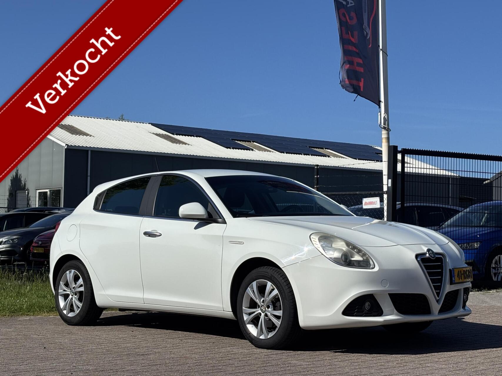 Alfa Romeo Alfa Giulietta 1.4 T Distinctive trekhaak cruise pdc 2011 - voorkant