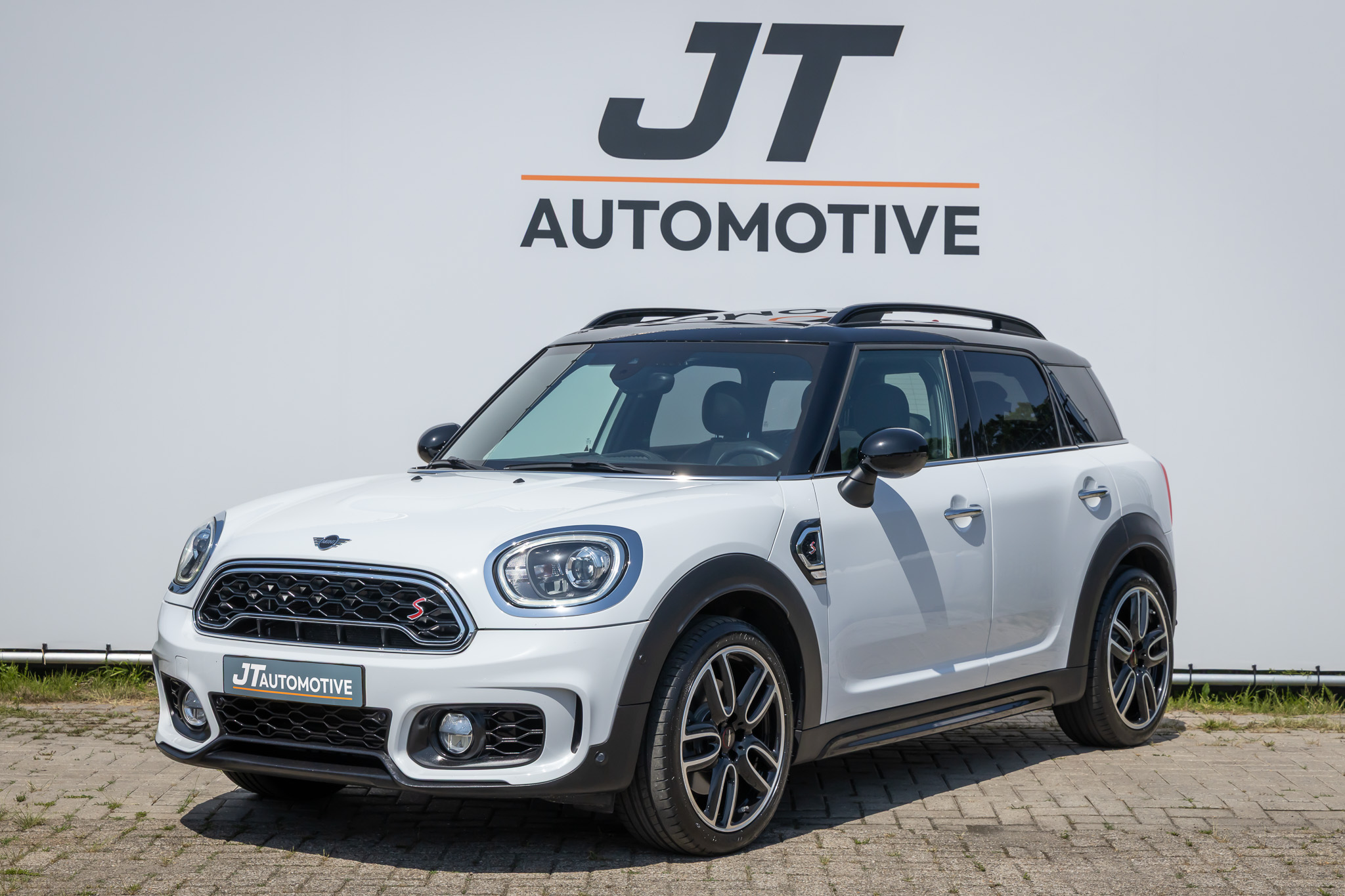 Mini Countryman Cooper S 2.0 Cooper S kniightbridge nl auto Panoramadak | Stoelverwarming | Harman Cardon | Camera | PDC | Voorruitverwarming | Ledere be 2019 - voorkant