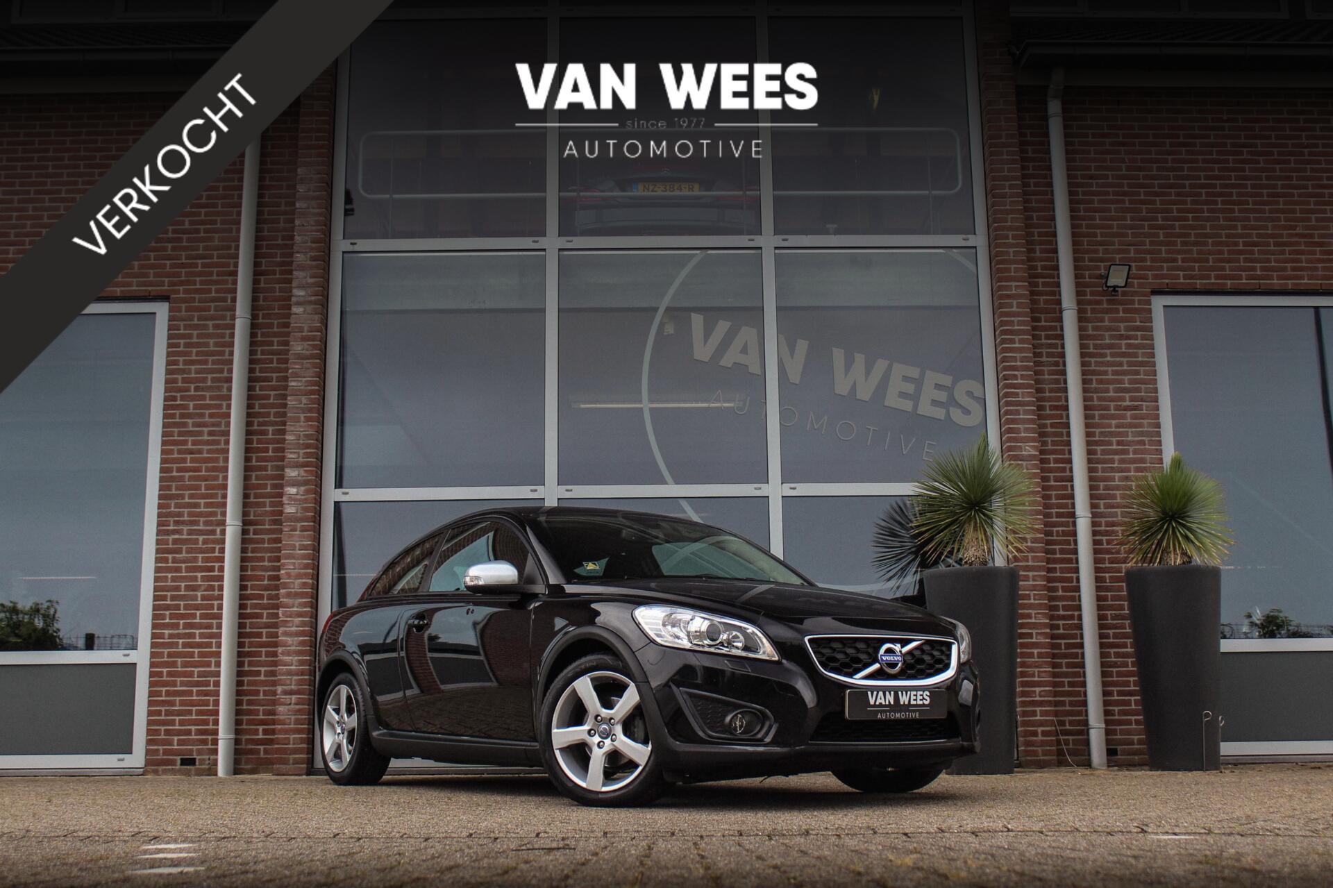 Volvo C30 1.6 D2 R-Design Pro Edition | 2e eigenaar | NL auto | Stoelverwarming | Cruise control | 17 inch | Xenon | Climate control | PDC | Sportstuur | Bluetooth | Navigatie 2012 - voorkant