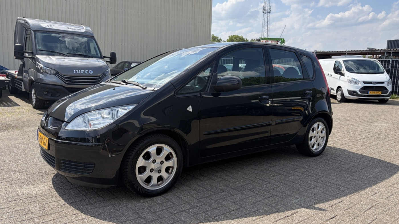 Mitsubishi Mitsubishi Colt 1.3 Invite AUTOMAAT I Koude Airco 5 deuren 2005 - voorkant